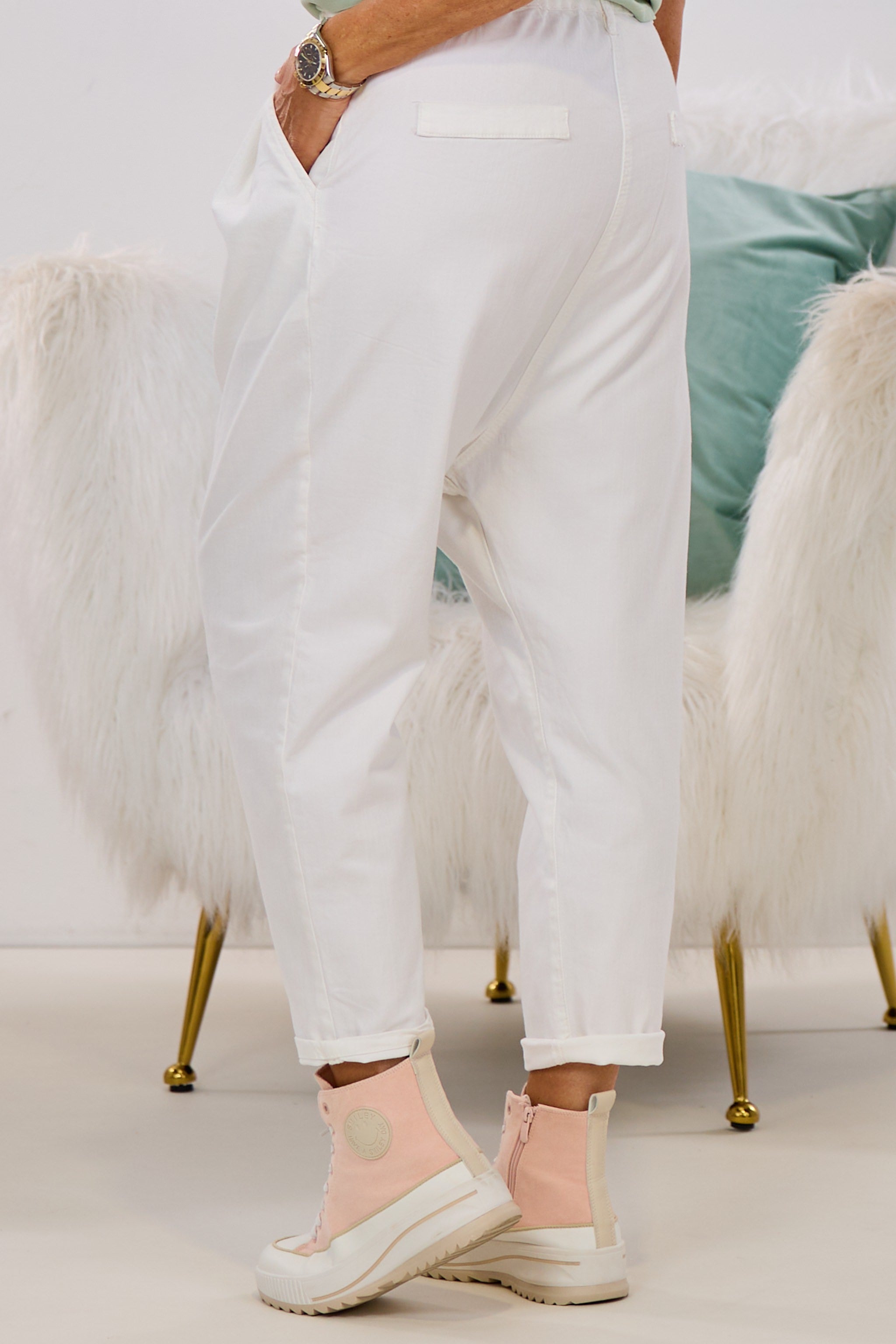 Baggy Jeans mit Bundfalten, weiß