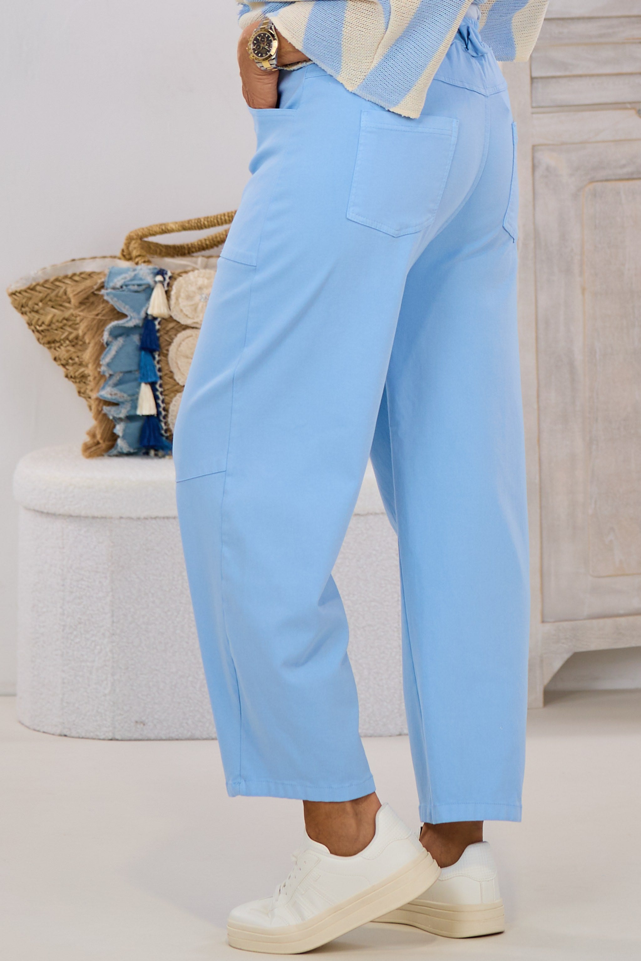 Uni Hose mit aufgesetzten Taschen, hellblau