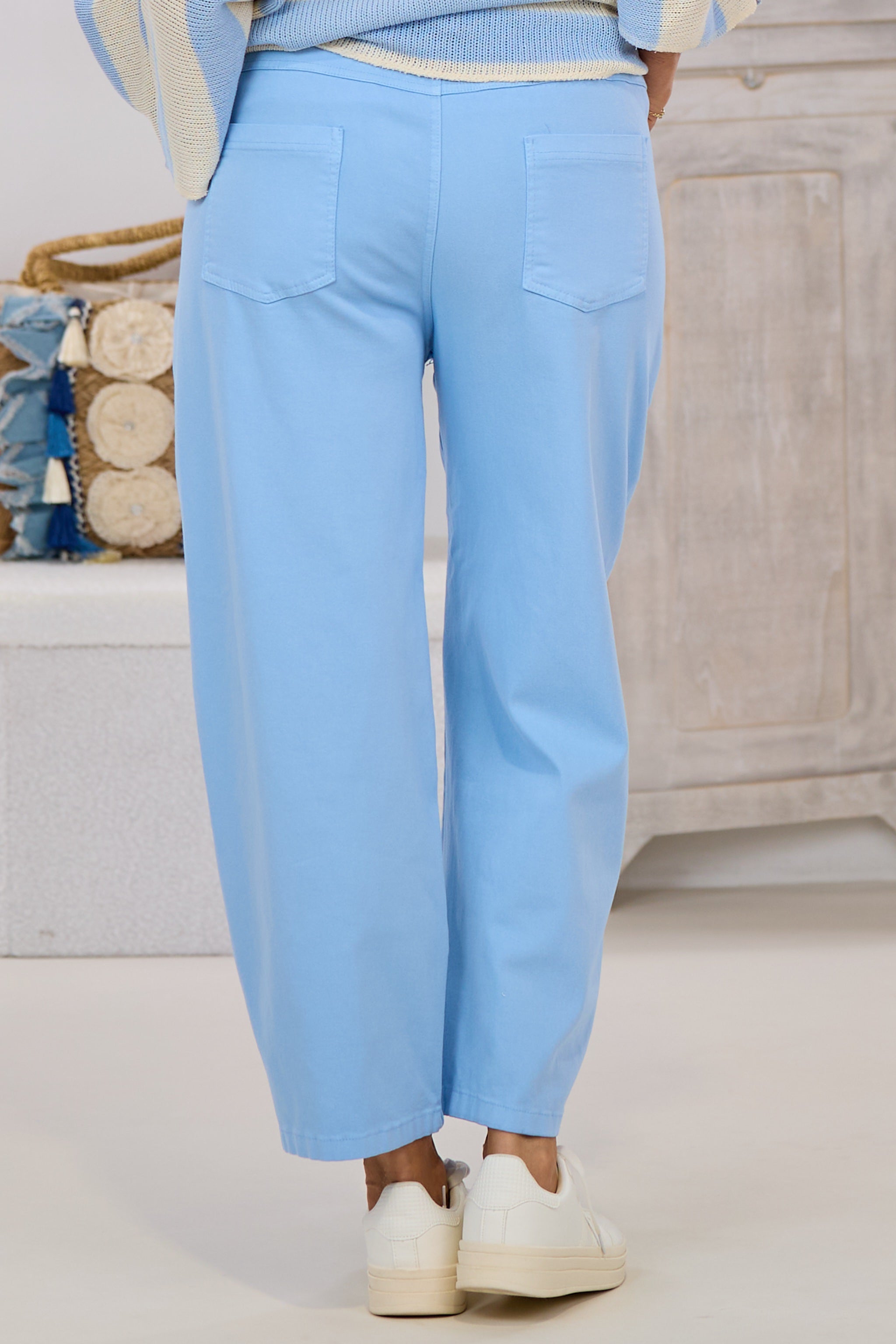 Uni Hose mit aufgesetzten Taschen, hellblau