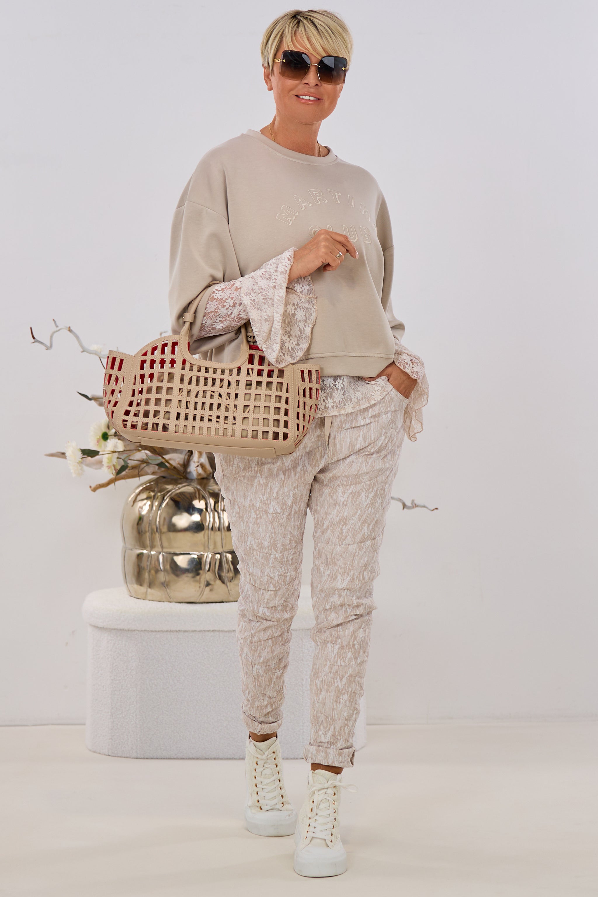 Hose mit Kordelzug im Knitterlook, beige-weiß