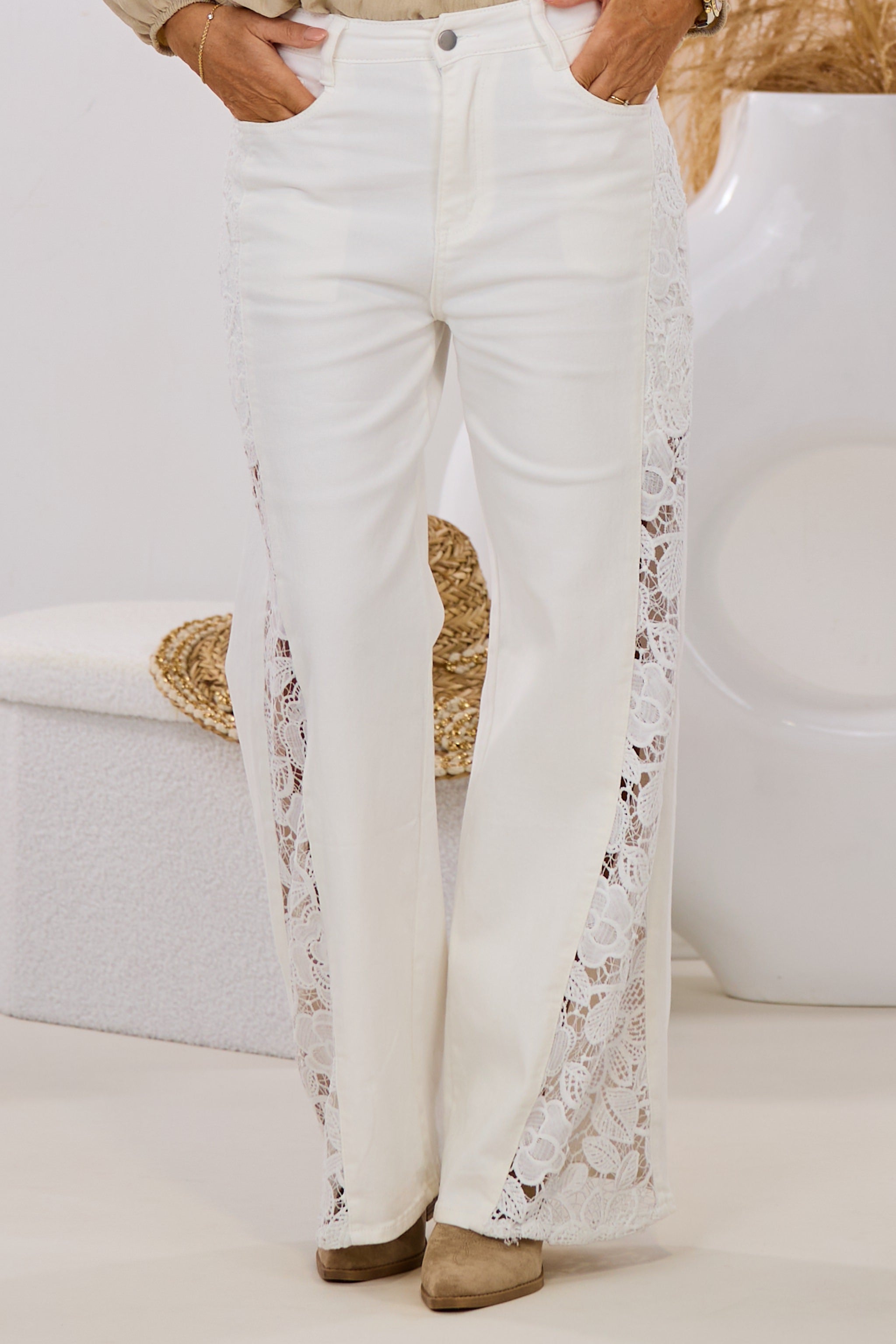 Mid Waist Jeans mit Spitzeneinsatz, ecru/weiss