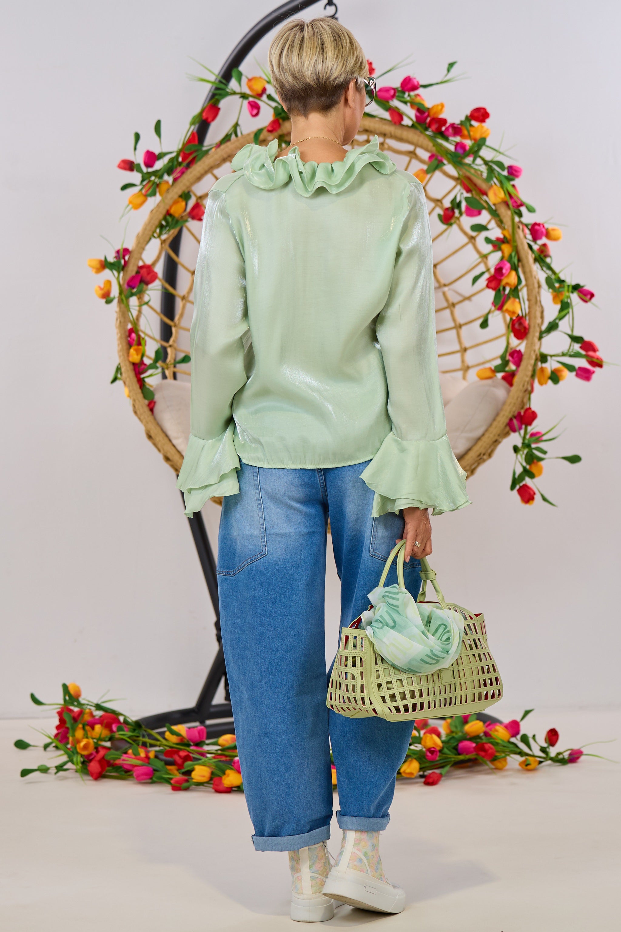 Schimmernde Bluse mit Volants, lindgrün