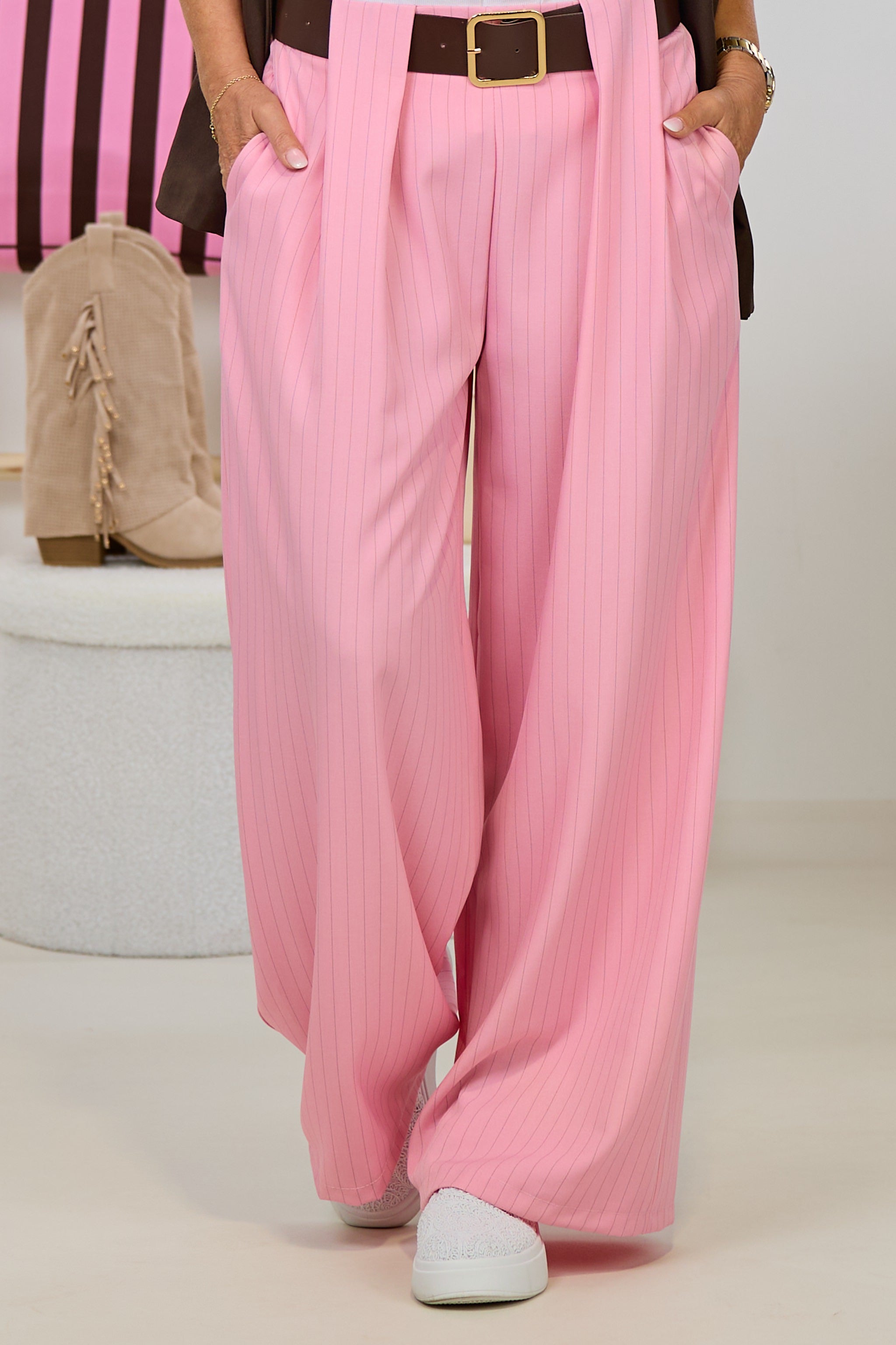 Nadelstreifen Hose mit besonderer Gürtelschlaufe, rosa