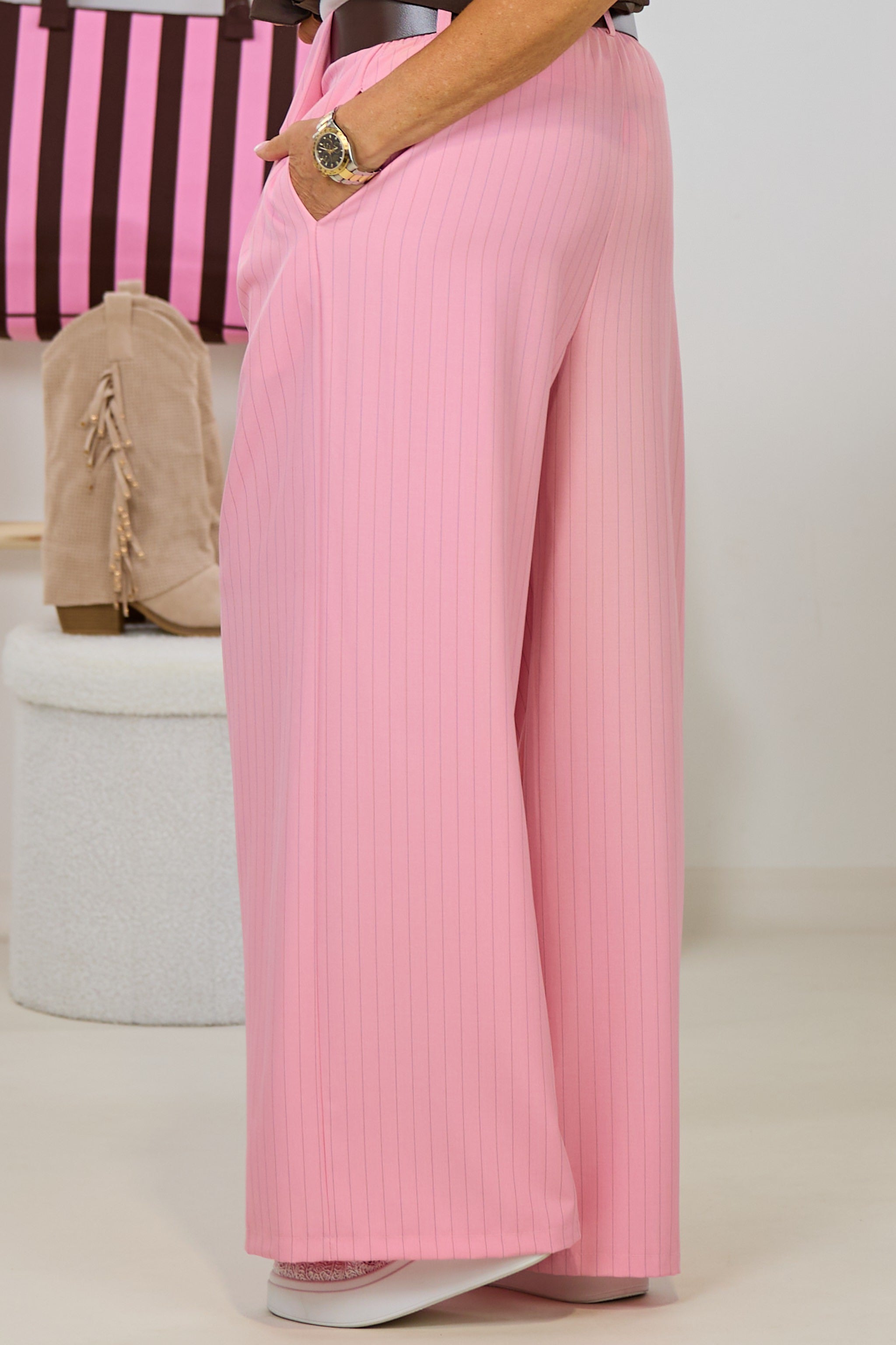 Nadelstreifen Hose mit besonderer Gürtelschlaufe, rosa