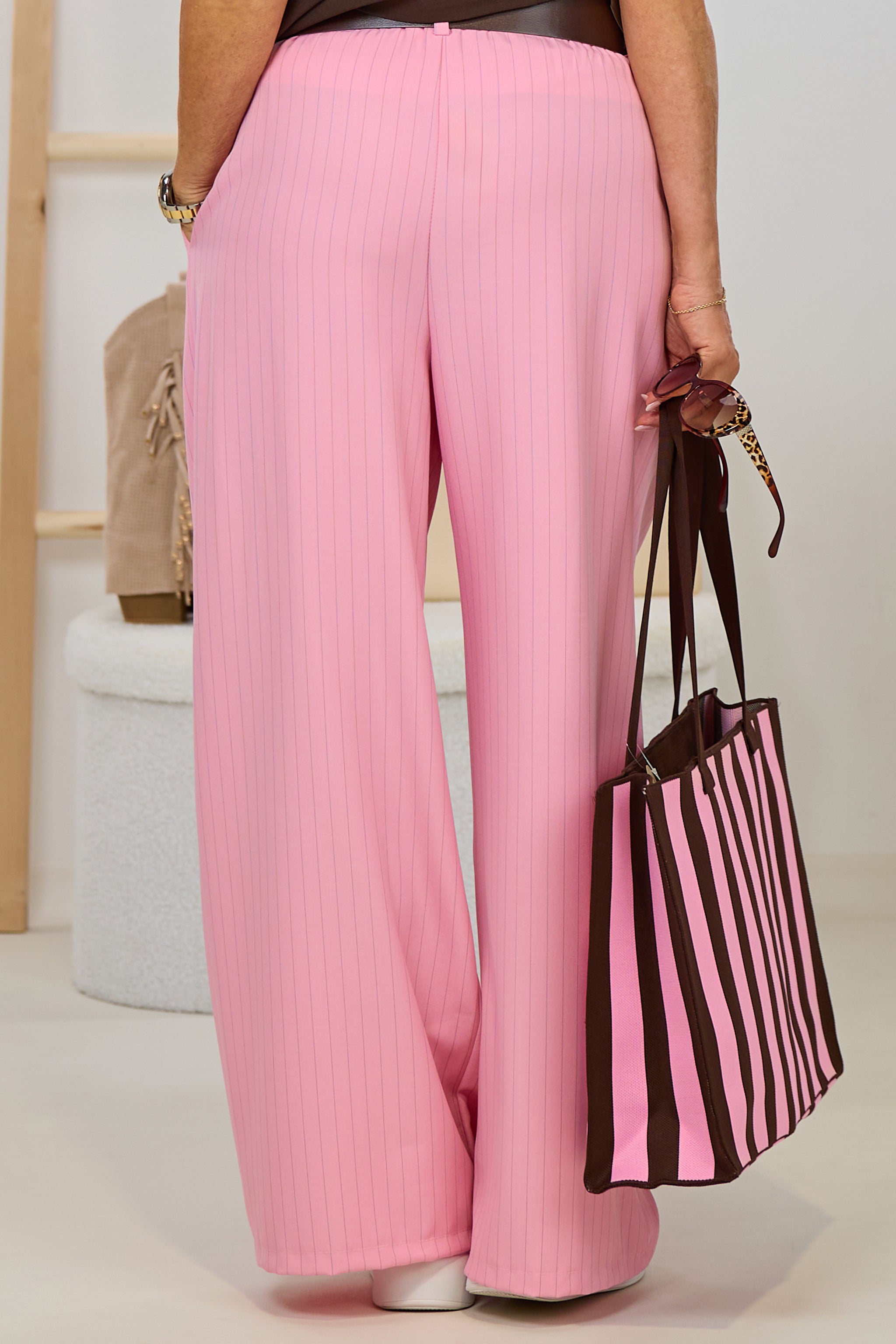 Nadelstreifen Hose mit besonderer Gürtelschlaufe, rosa