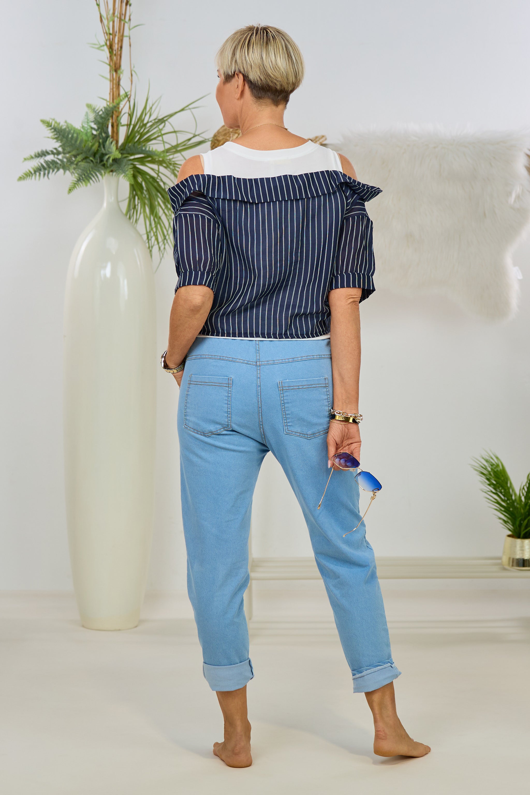 Fein geripptes Top mit off-shoulder Bluse, weiß-dunkelblau