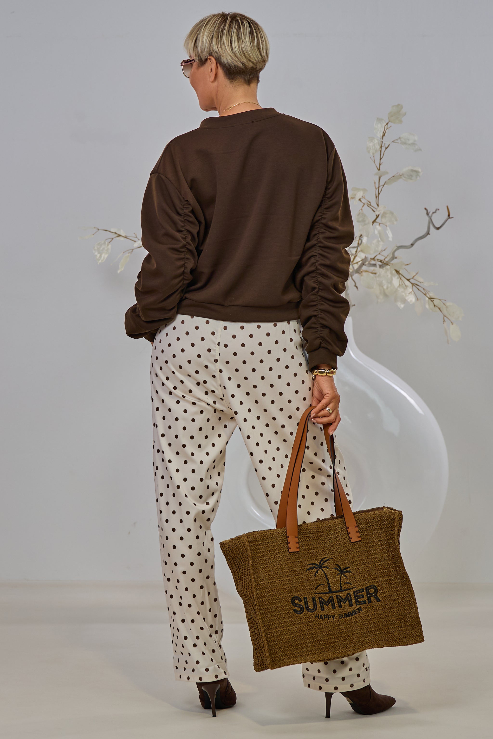 Gepunktete Hose mit Gürtel, hellbeige-braun