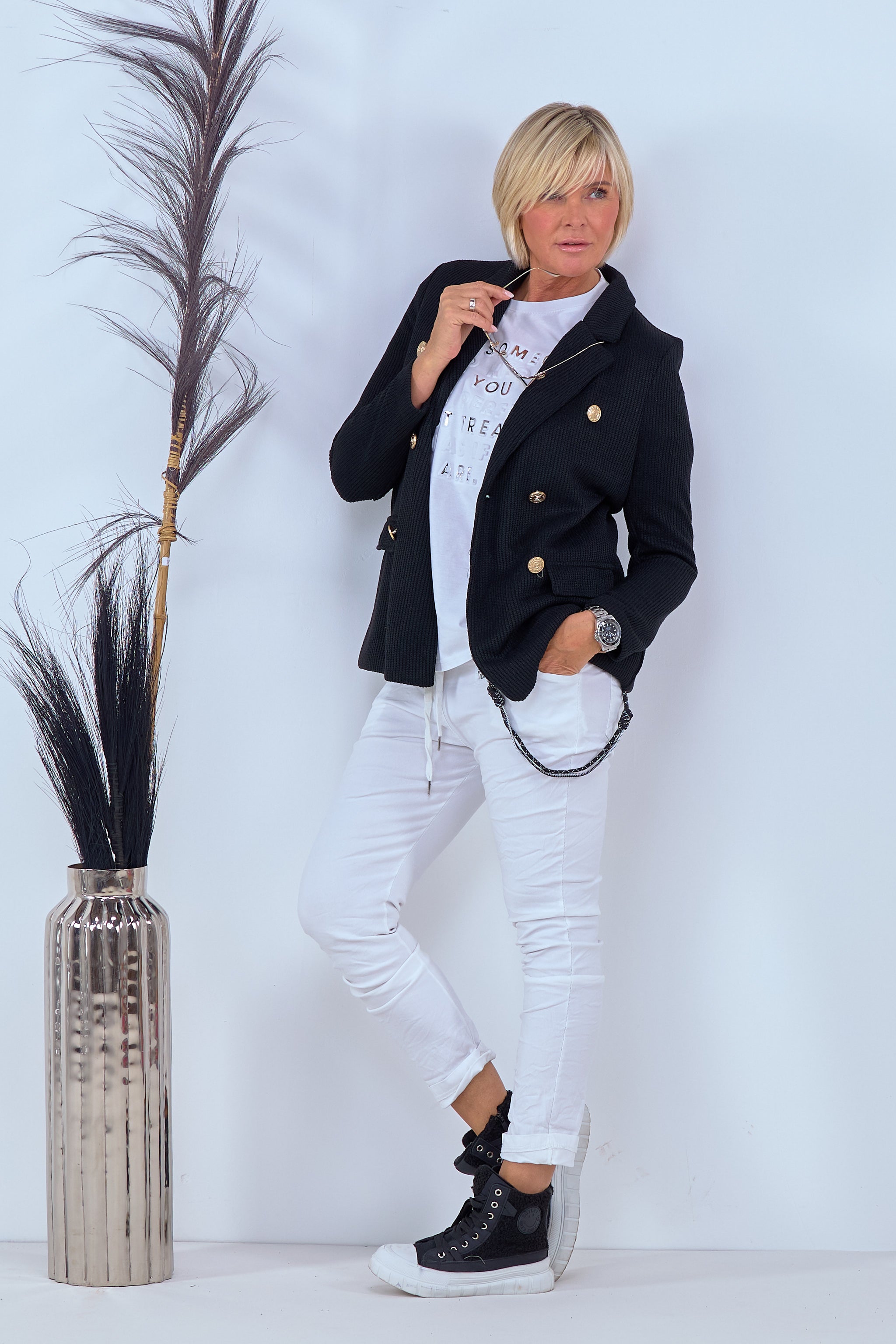 Zweireihiger Blazer mit goldenen Knöpfen in schwarz von Trends & Lifestyle Deutschland GmbH