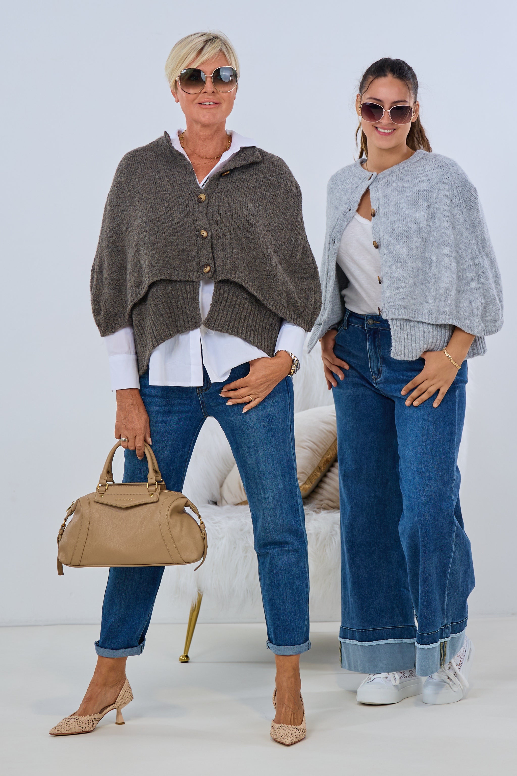Poncho/Pullover/Jacke mit Knöpfen, braun-meliert