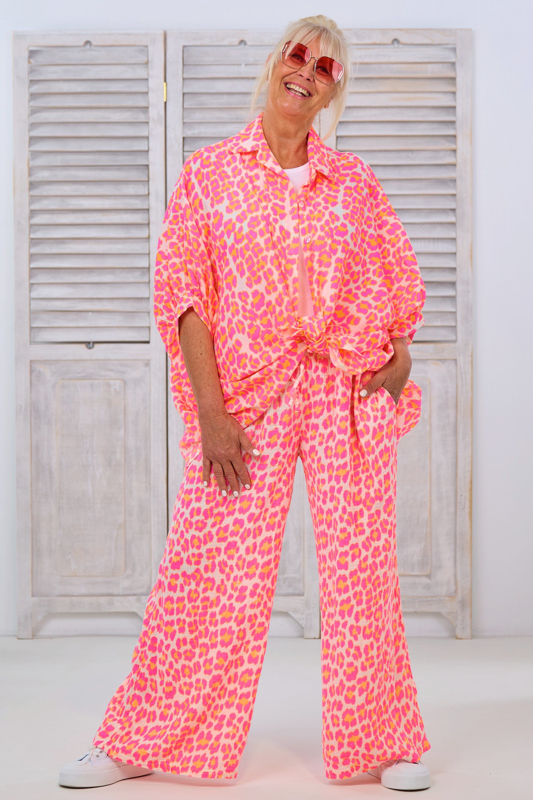 Musselin Hose im leo-look, pink-orange-ecru