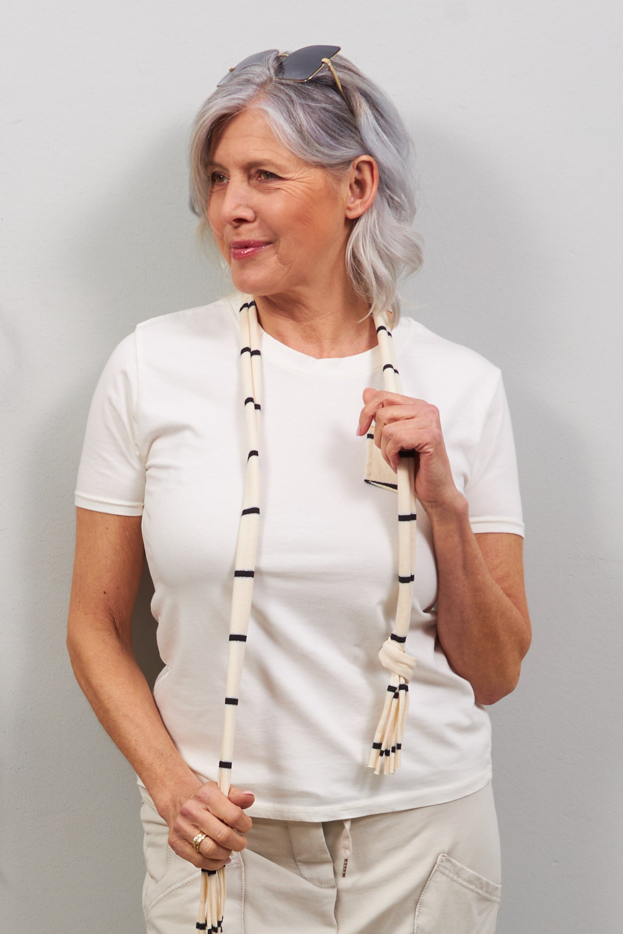 T-shirt with scarf, ecru-black/beige