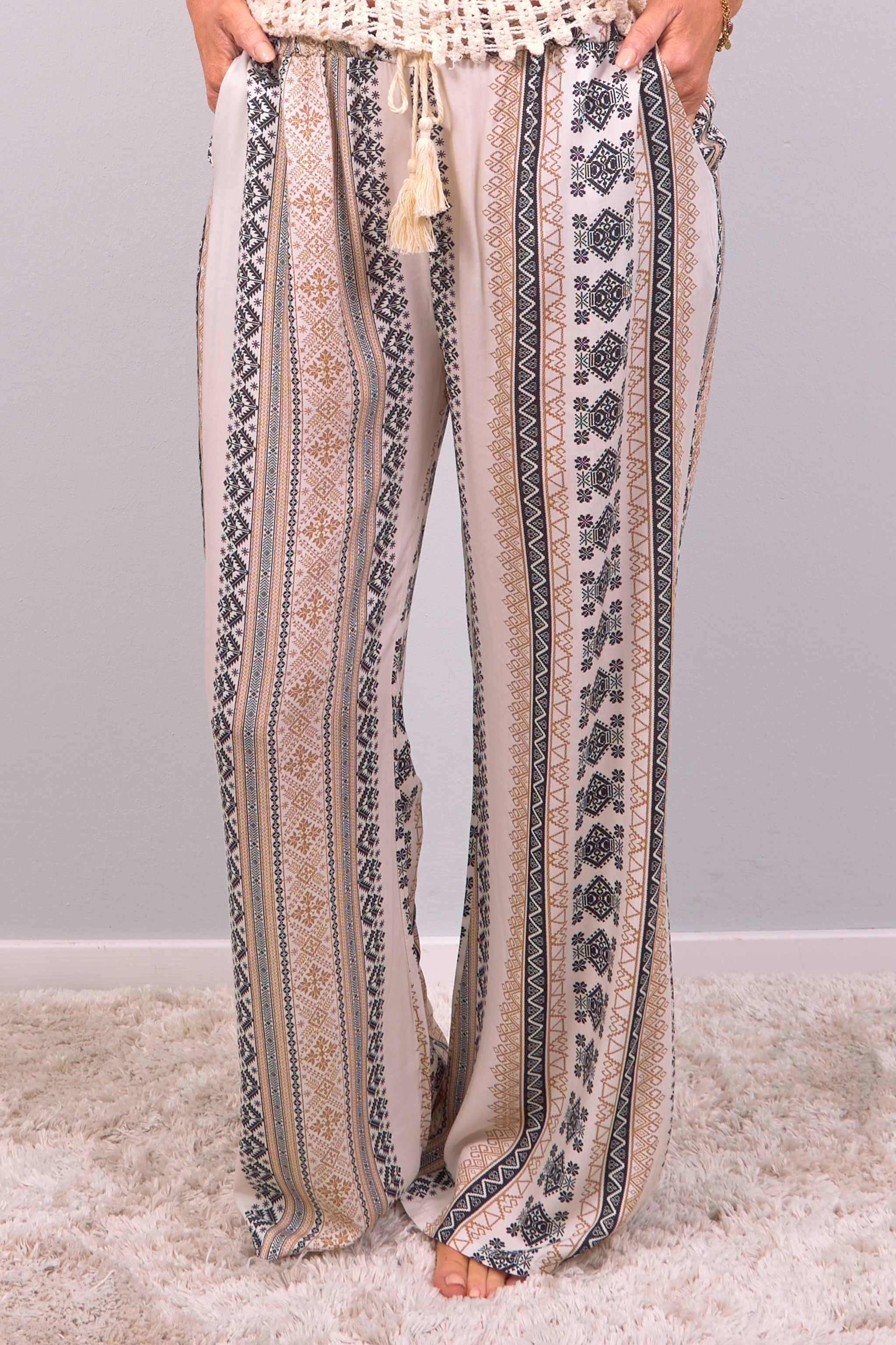Pants with longitudinal print, beige-camel-black