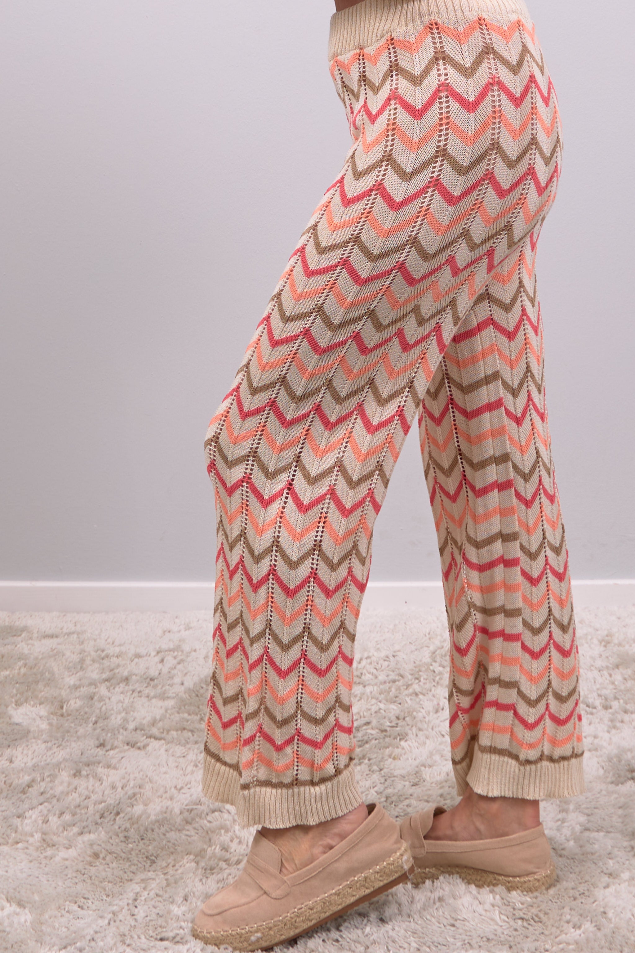 Retro style pants in pink
