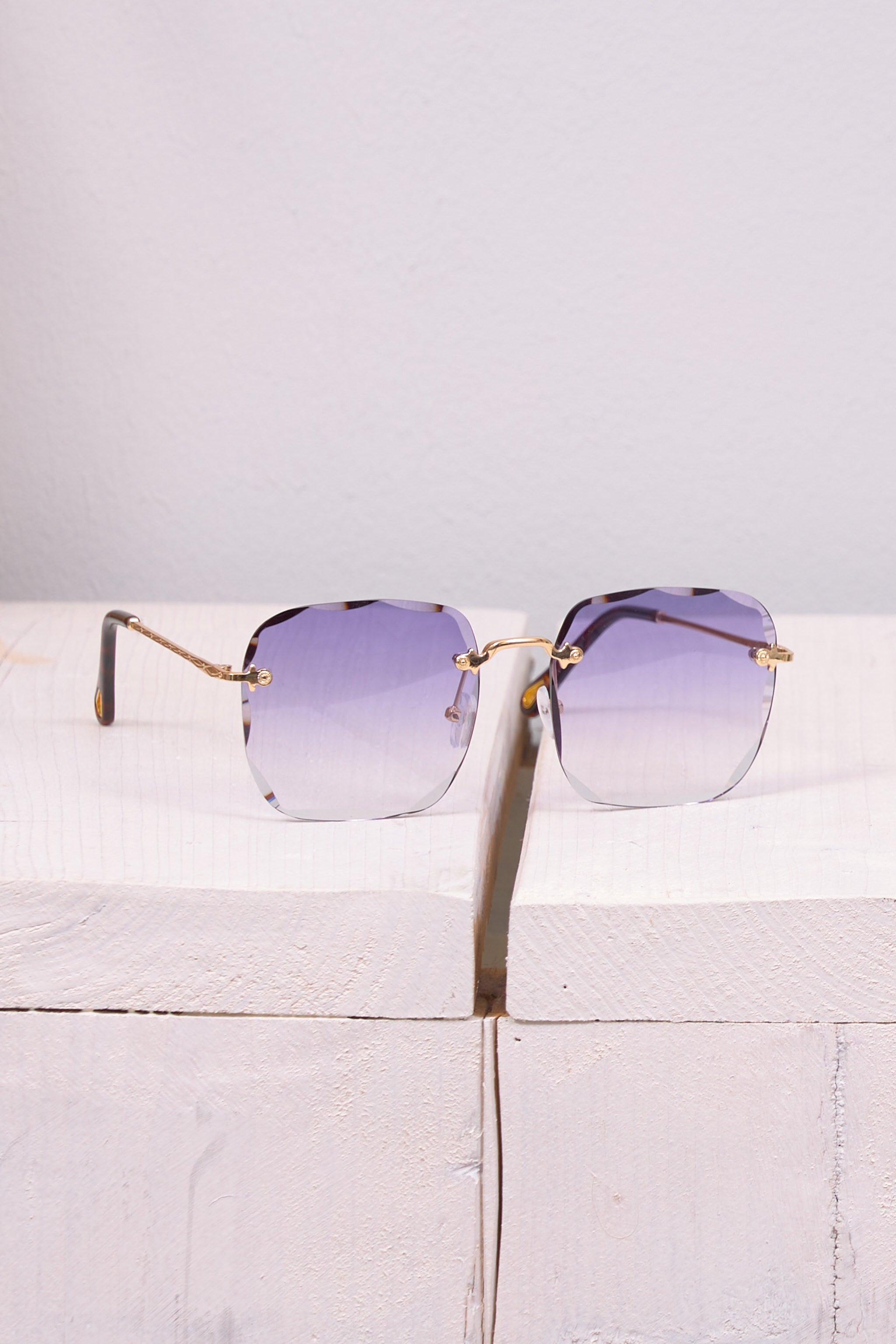 Square sunglasses, purple