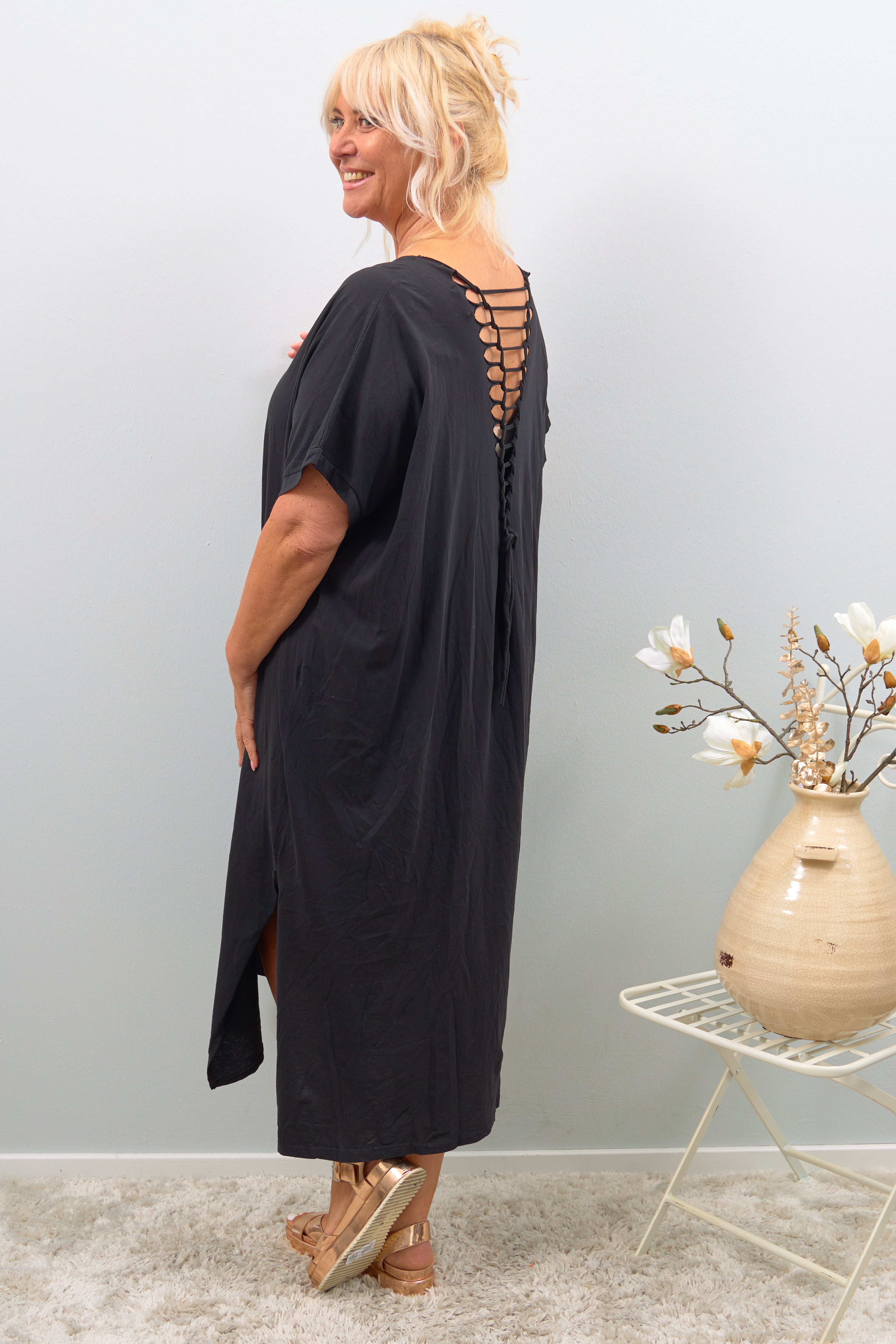 Oversized dress with back detail, black