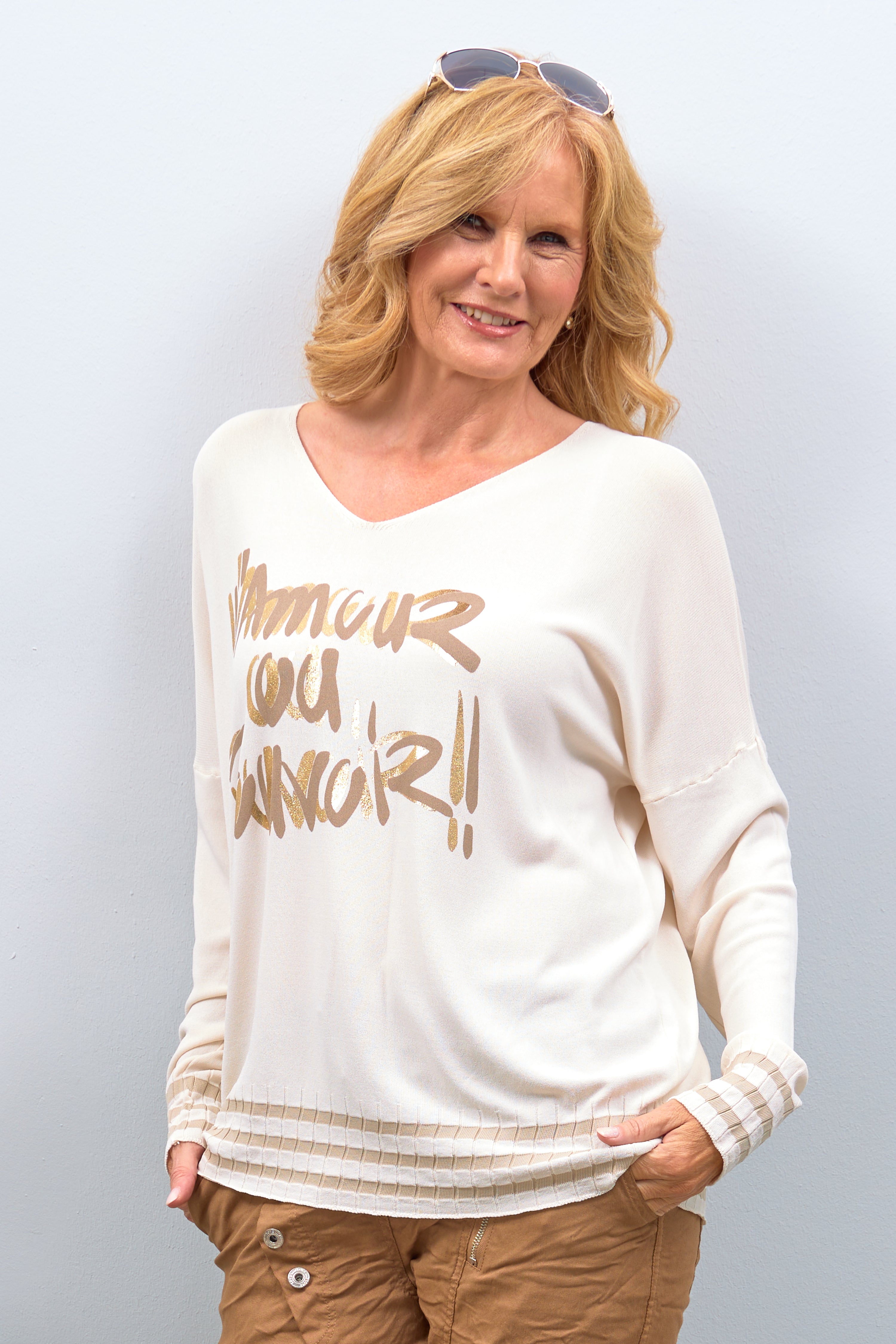 Light knit sweater with lettering, beige