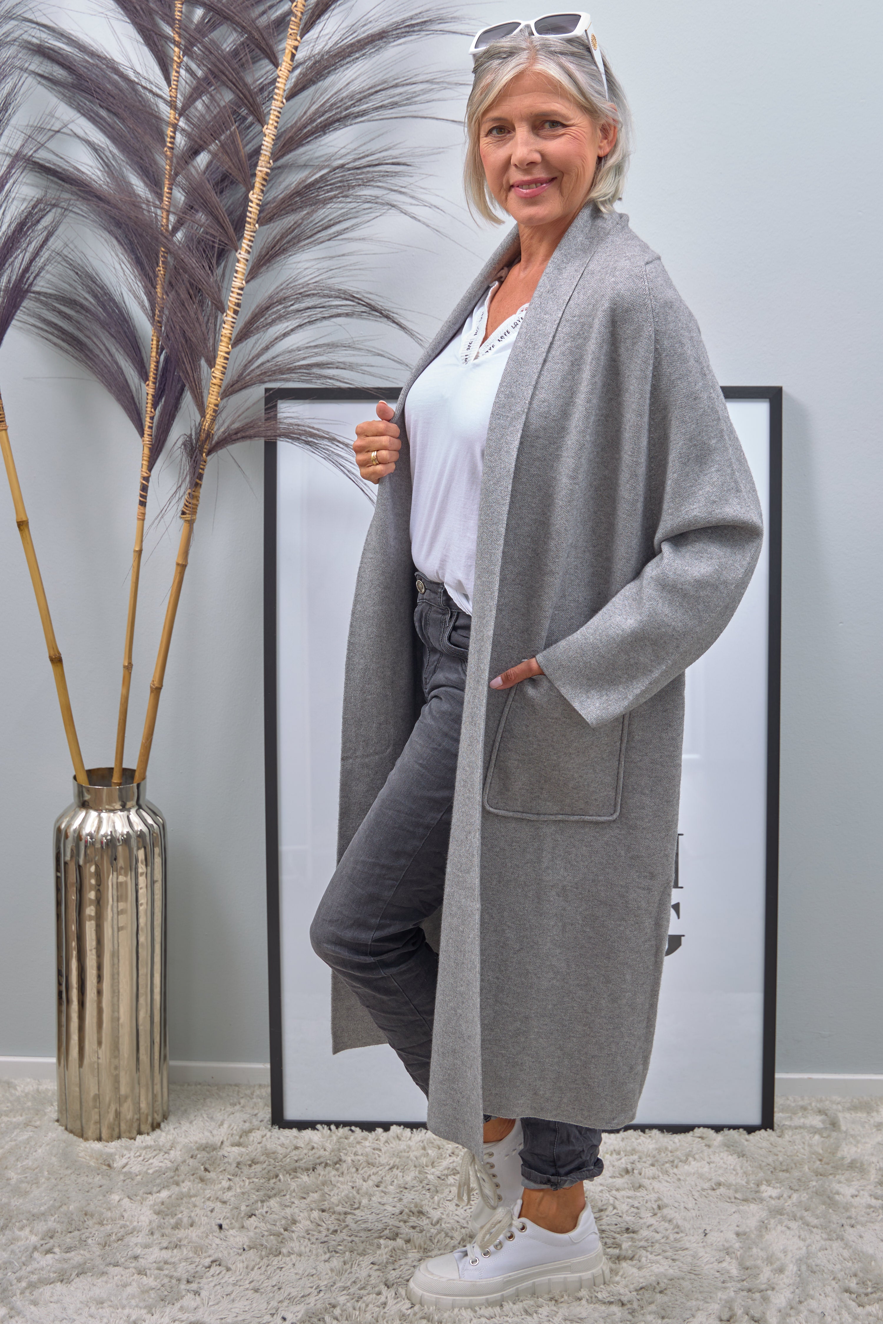 Knitted coat with pockets, grey