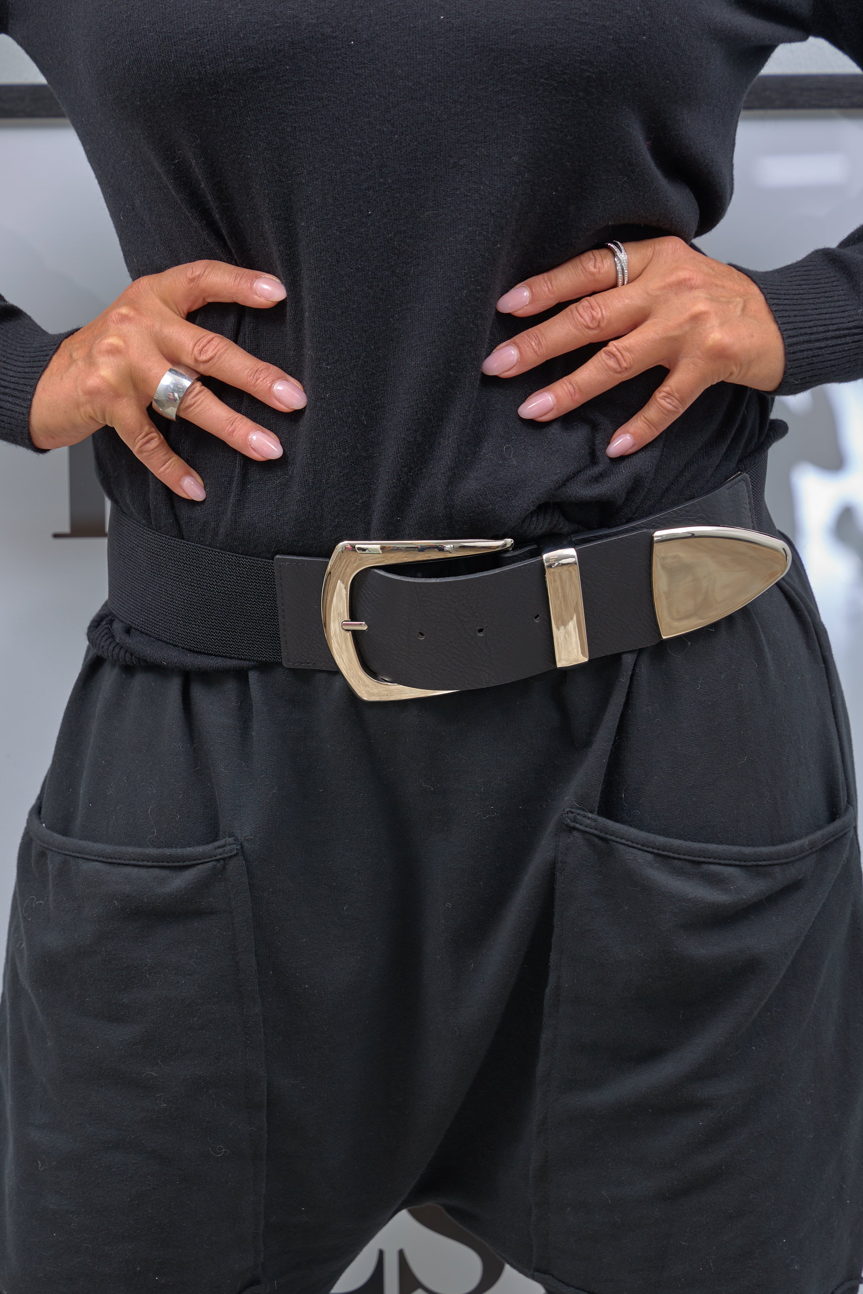 Wide belt with big buckle, black-silver