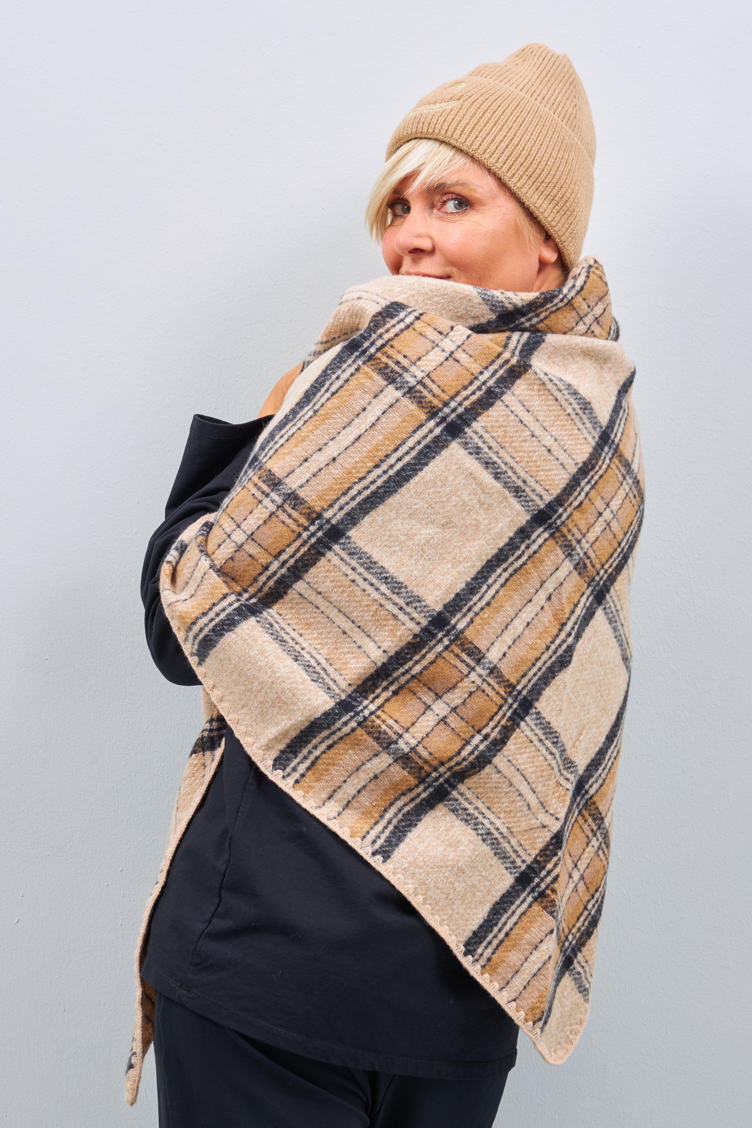 Triangle scarf with large checks, beige-camel-black