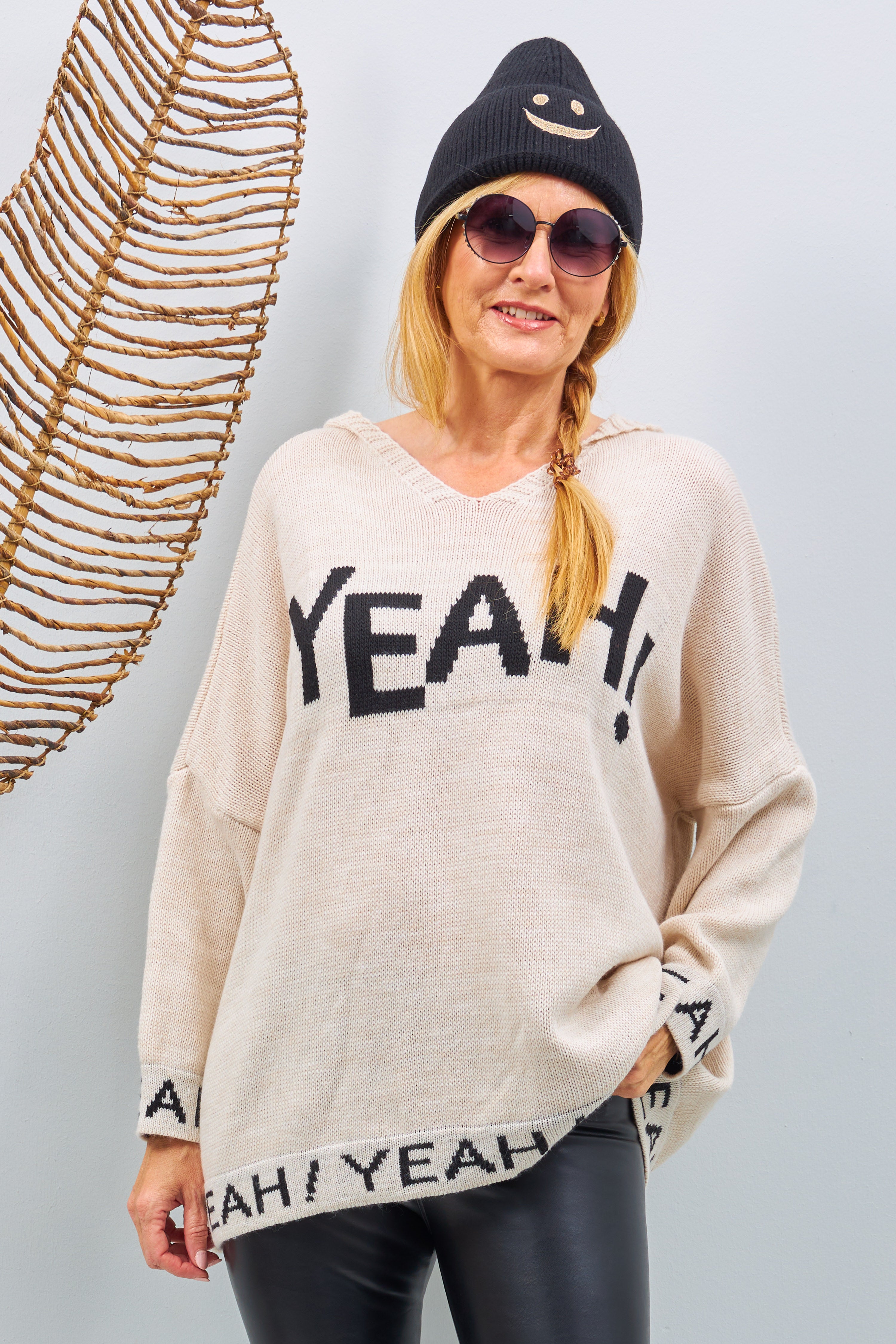 Knitted hoodie with YEAH lettering, beige-black