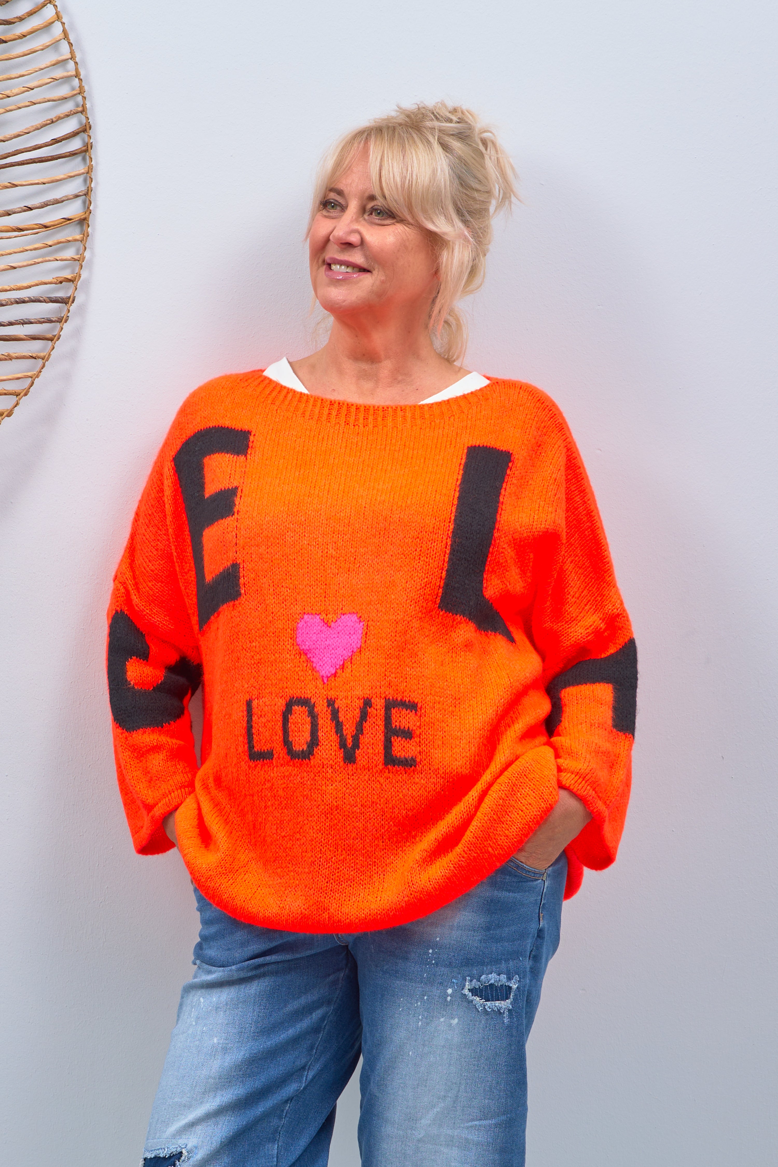 Pullover mit Schriftzug Self Love, orange-schwarz