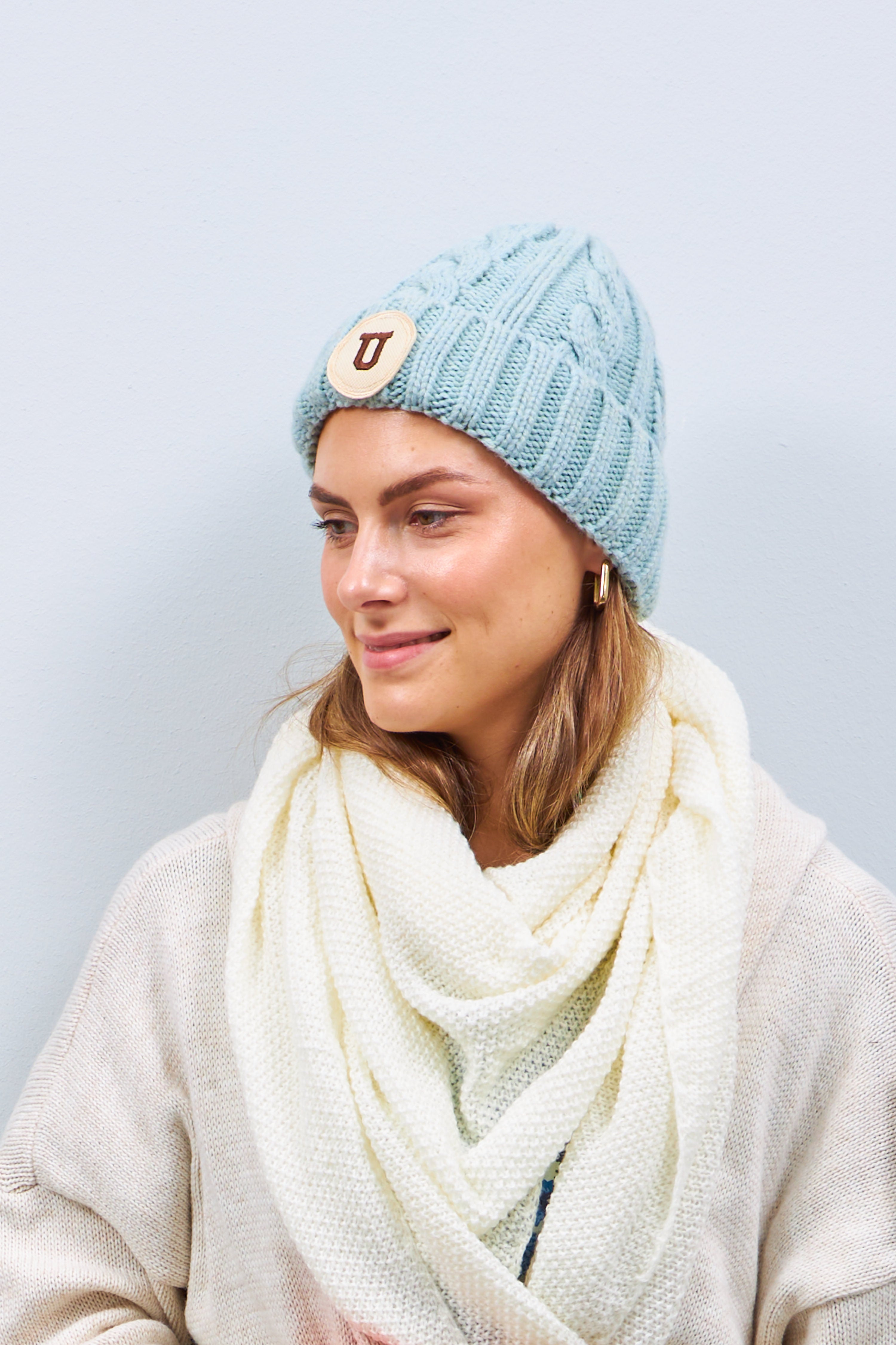 Knit hat with patch, light blue