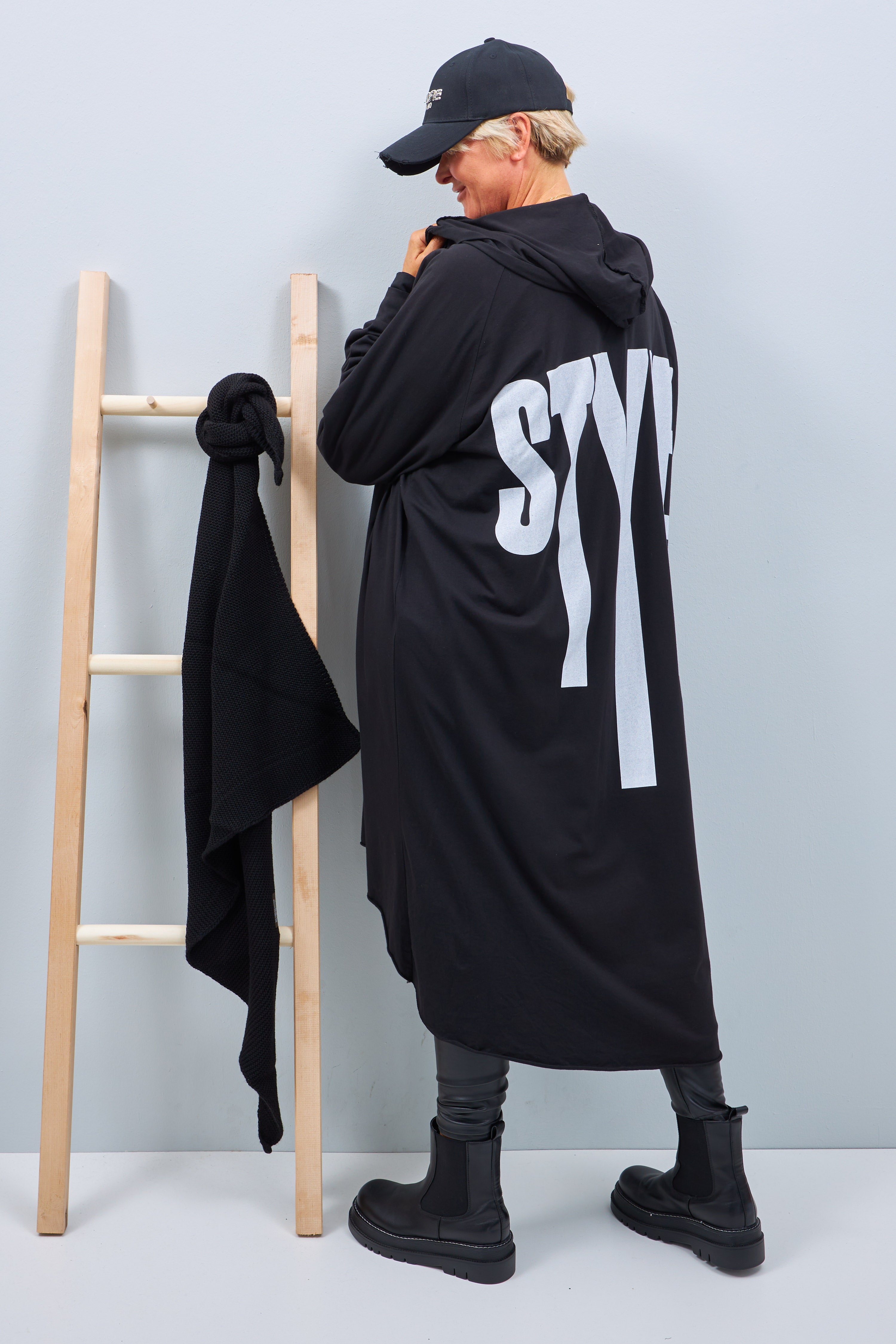Oversized long jacket with "Style" print, black