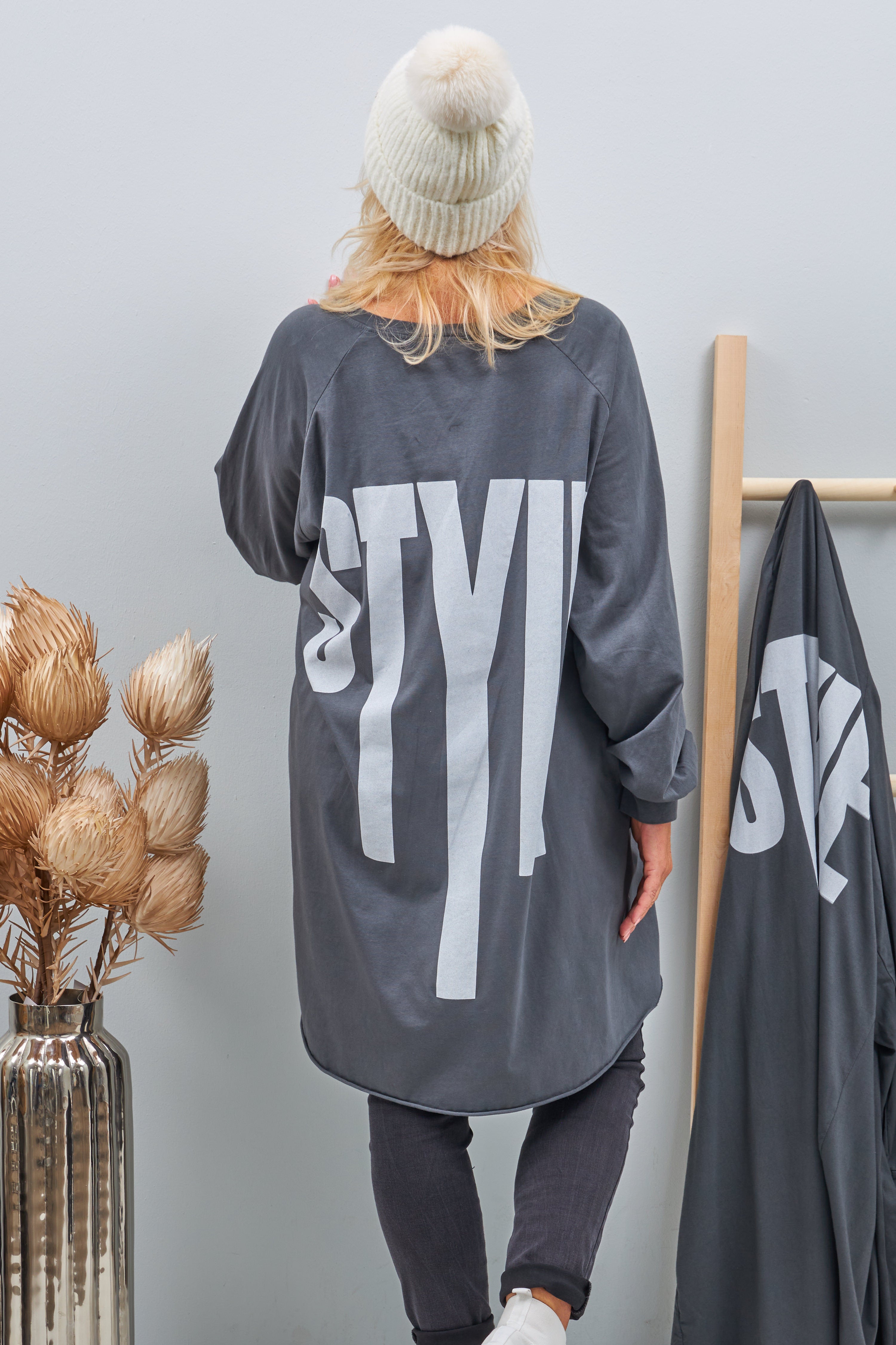 Oversized long shirt with "Style" print, anthracite