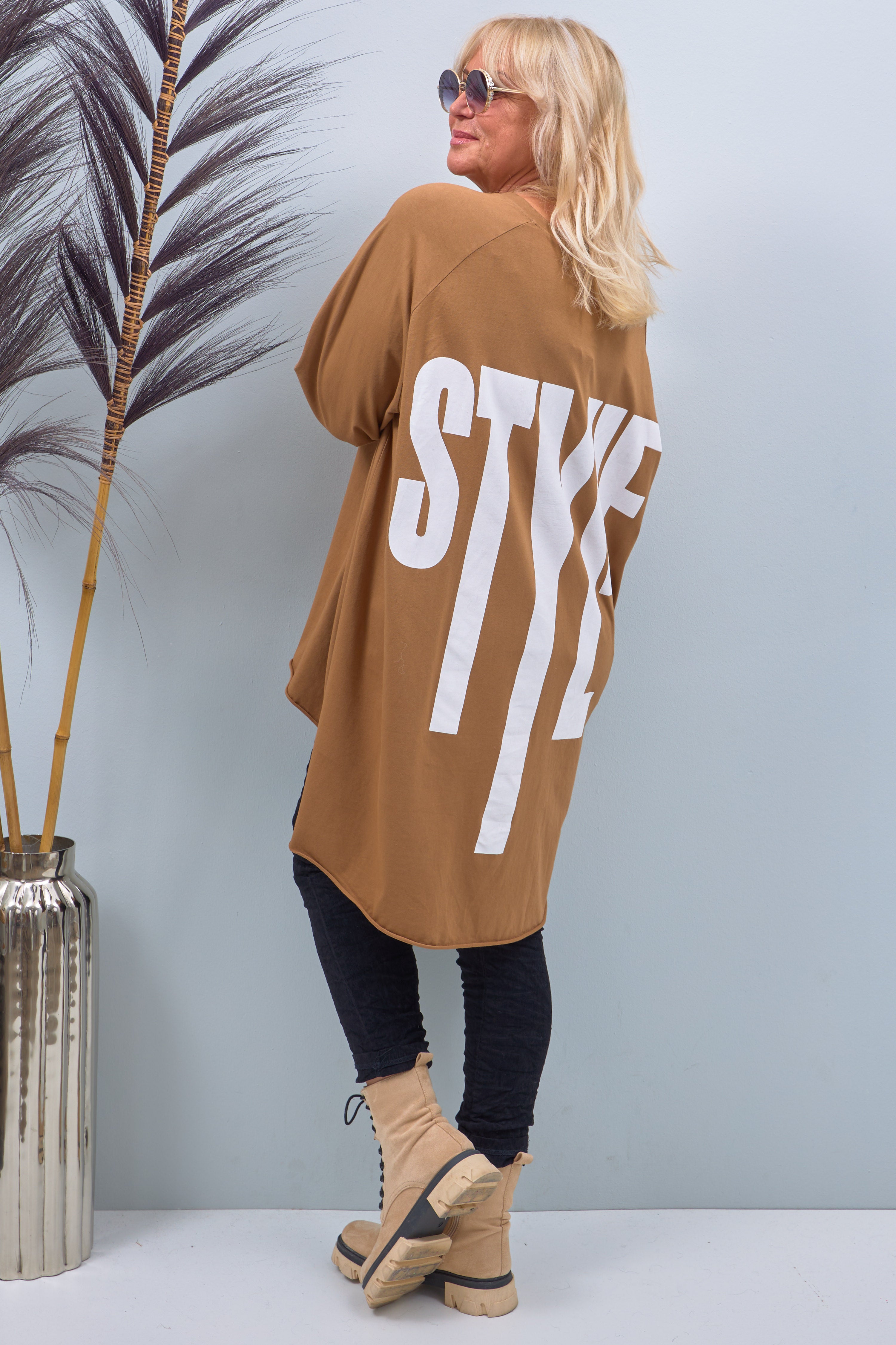 Oversized long shirt with "Style" print, camel