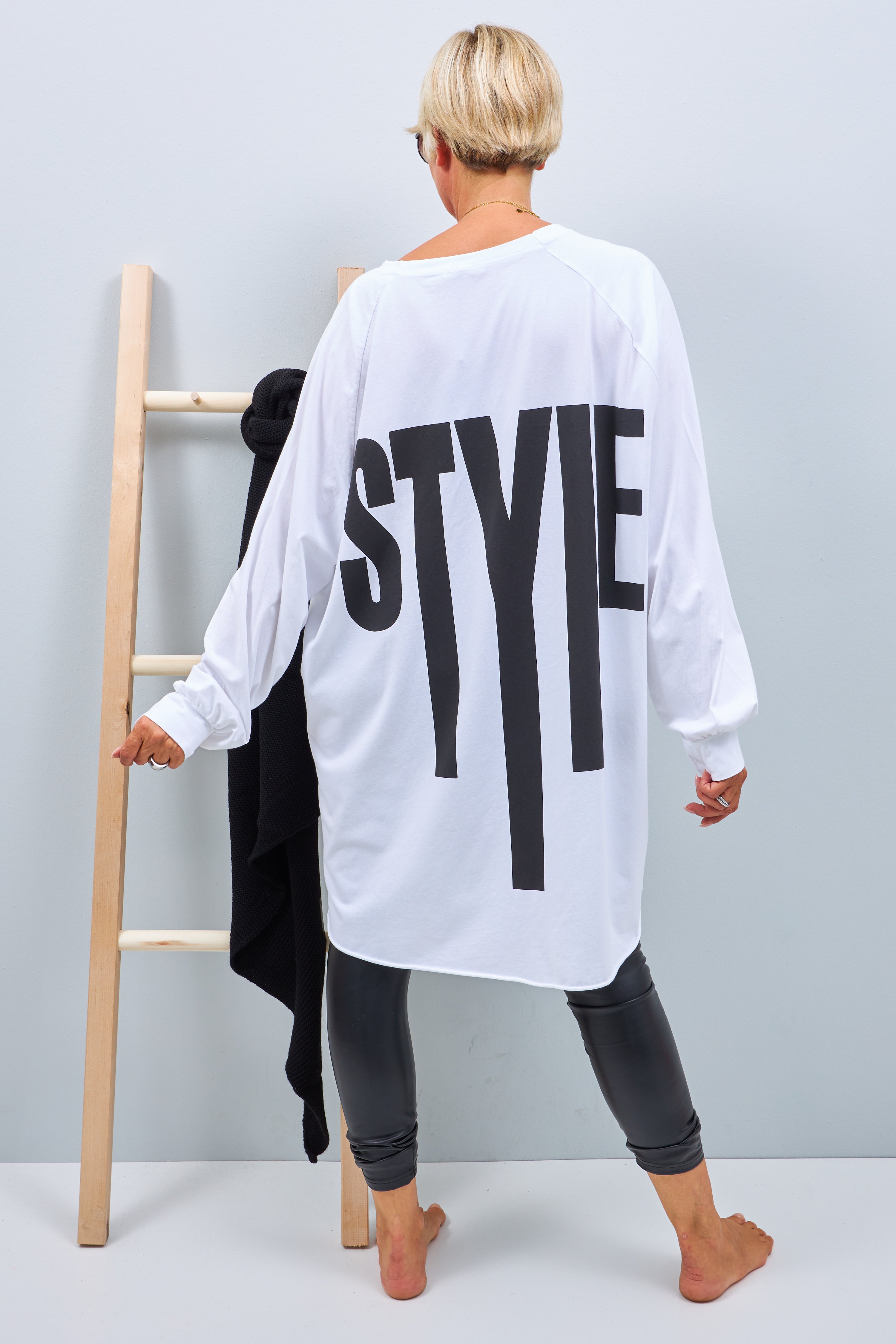 Oversized long shirt with "Style" print, white