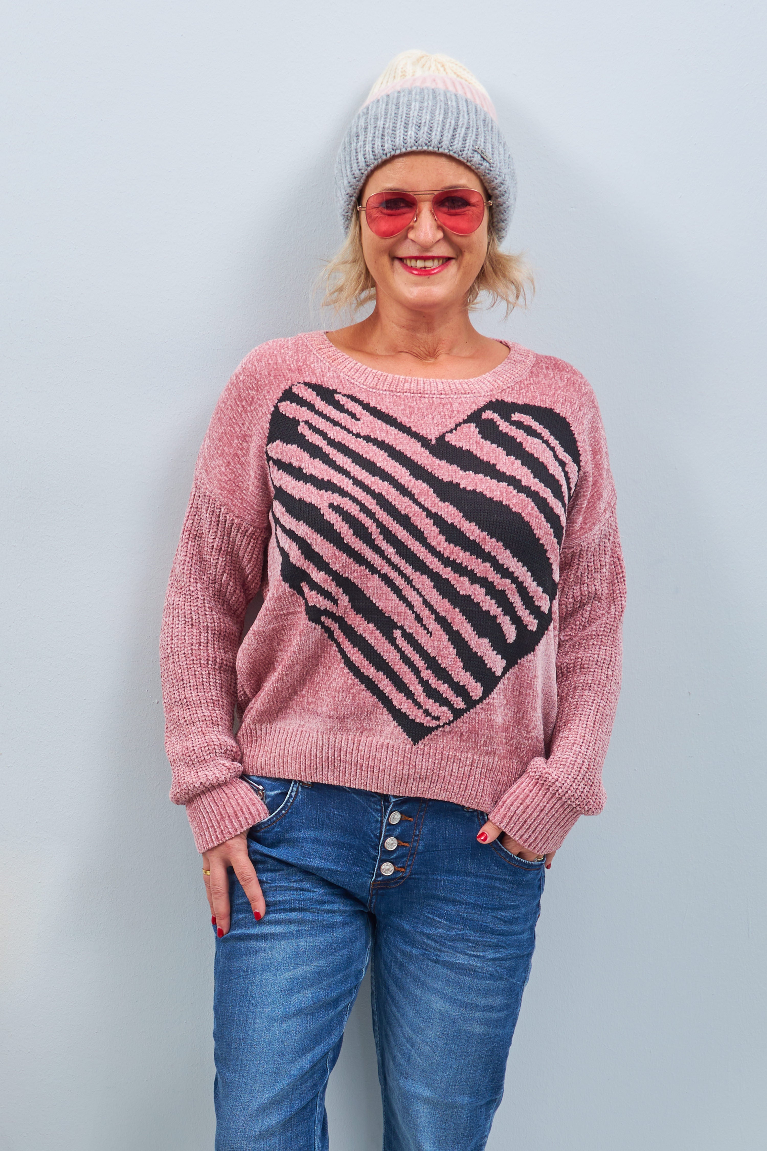 Chenille sweater with heart, old pink-black
