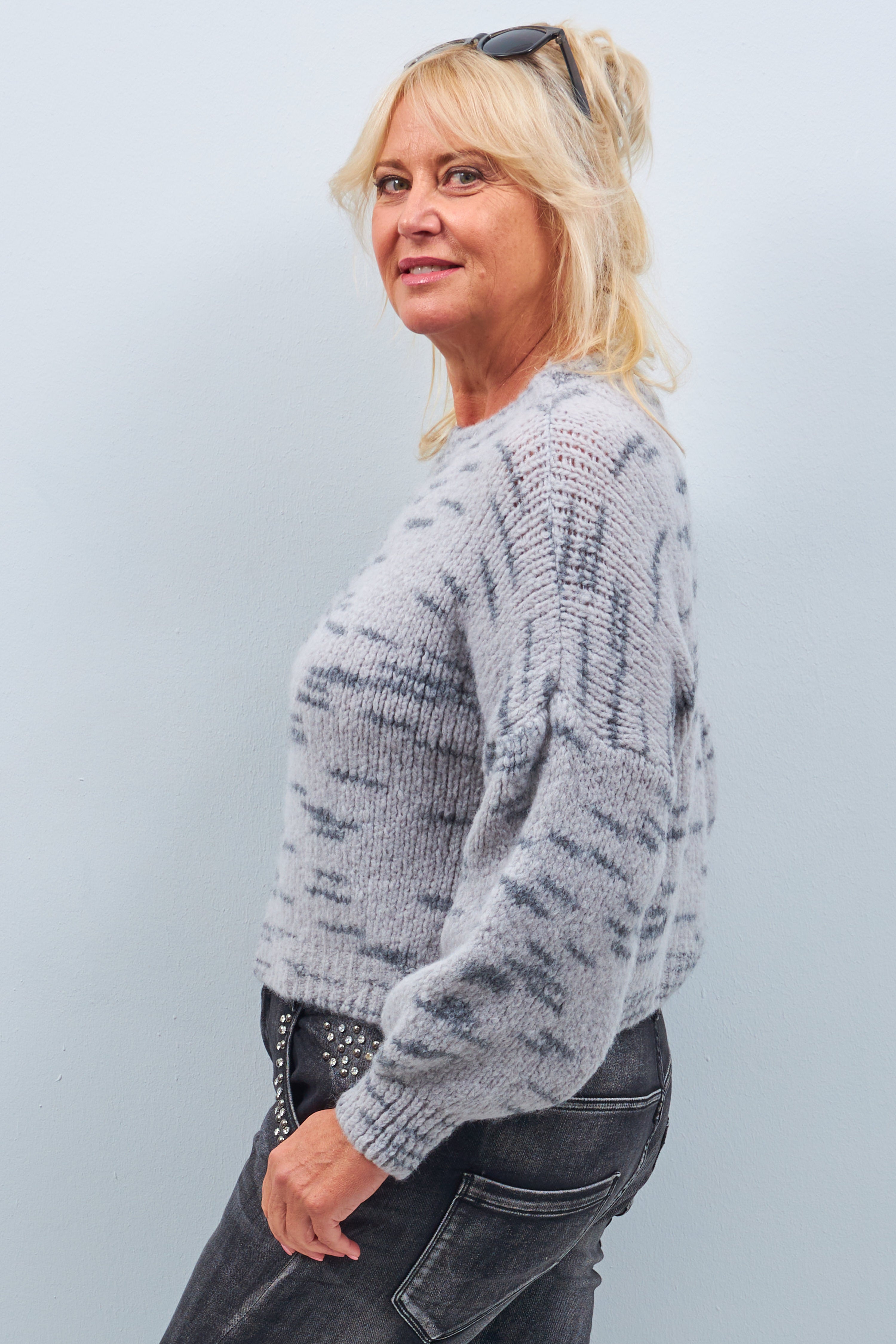 Knitted sweater with a pattern, light grey-dark grey