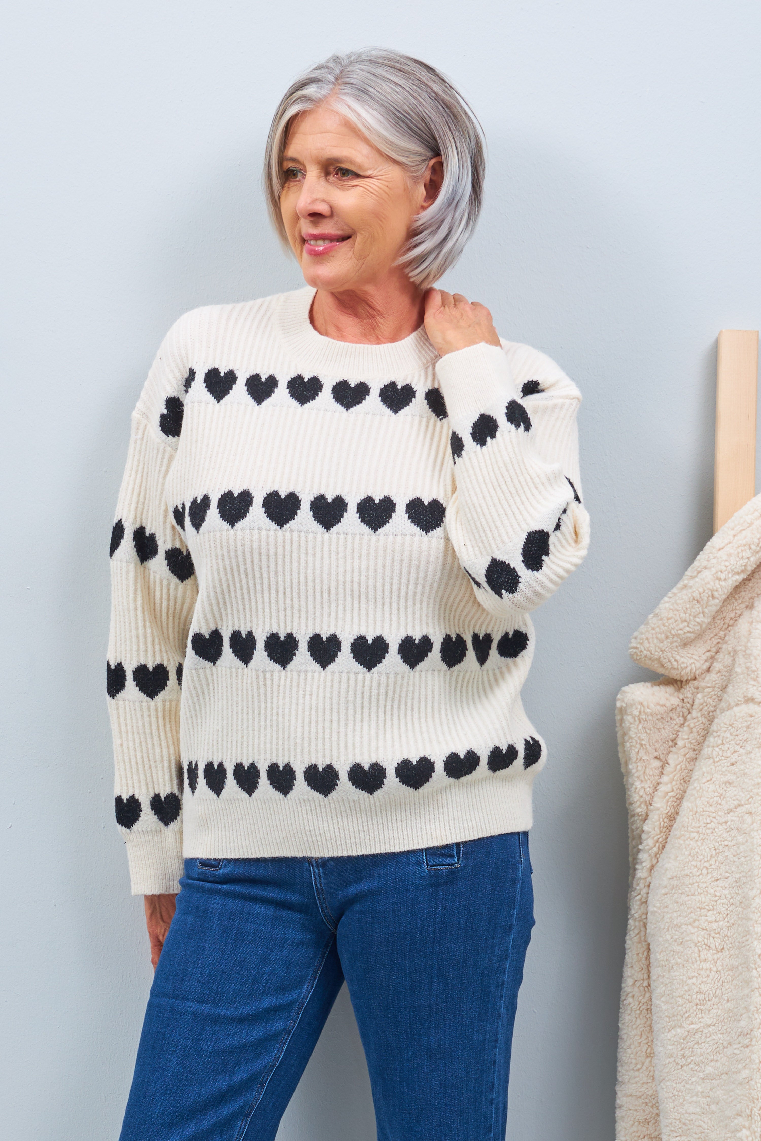 Knit sweater with hearts, ecru-black