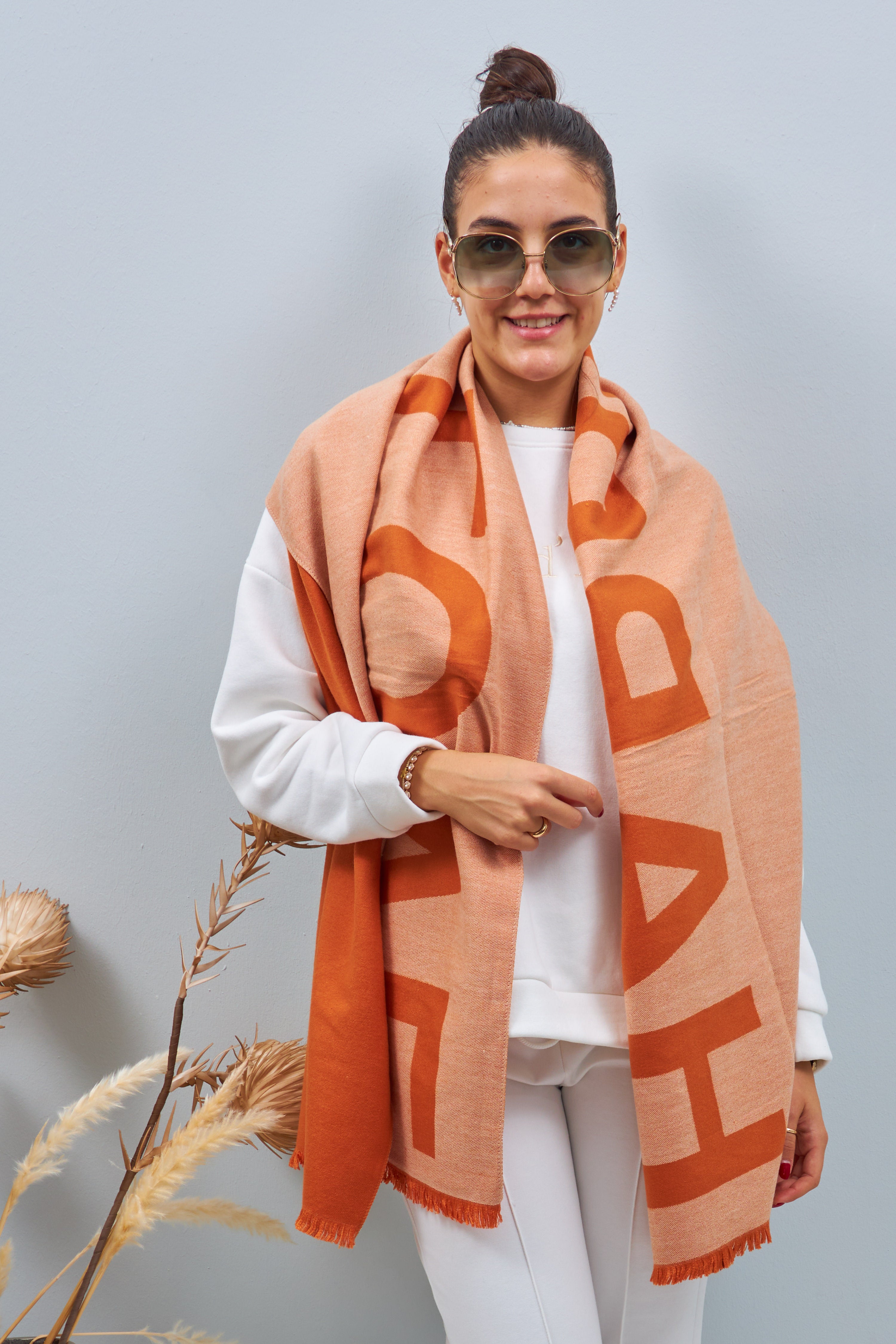 Schal mit Happy Schriftzug, rost-orange
