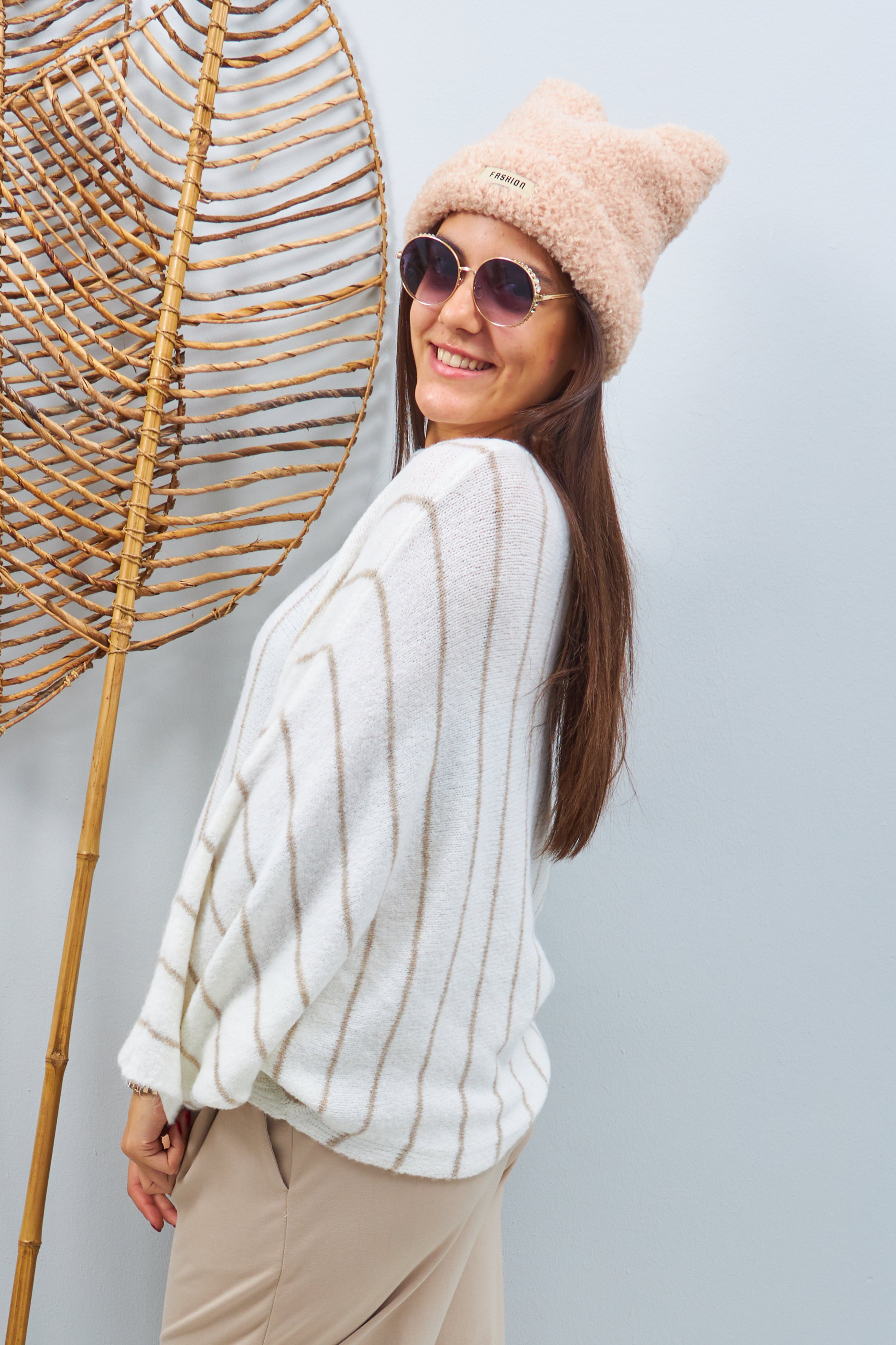 Knitted sweater with batwing sleeves, ecru beige