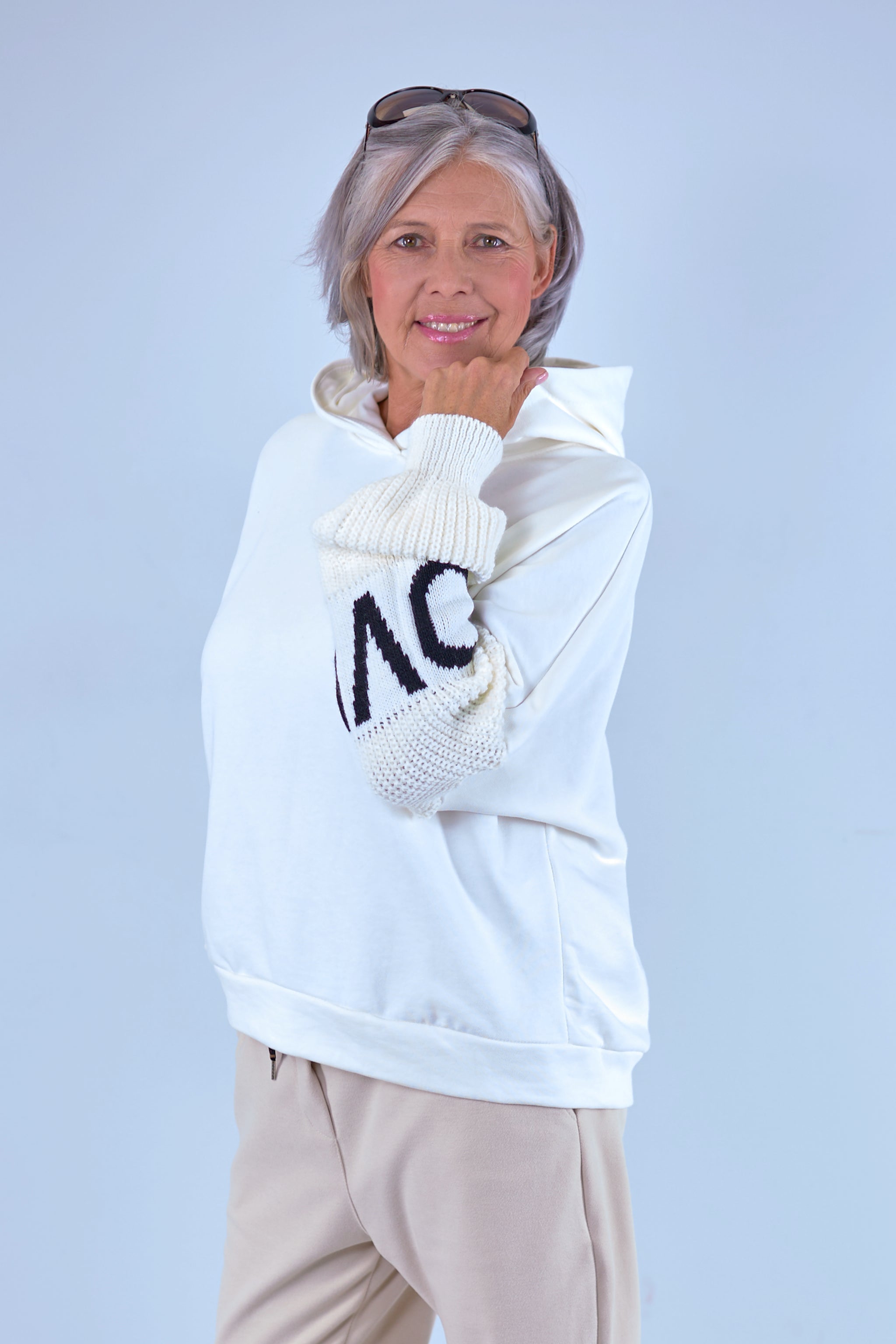 Hoodie with knitted sleeves, white