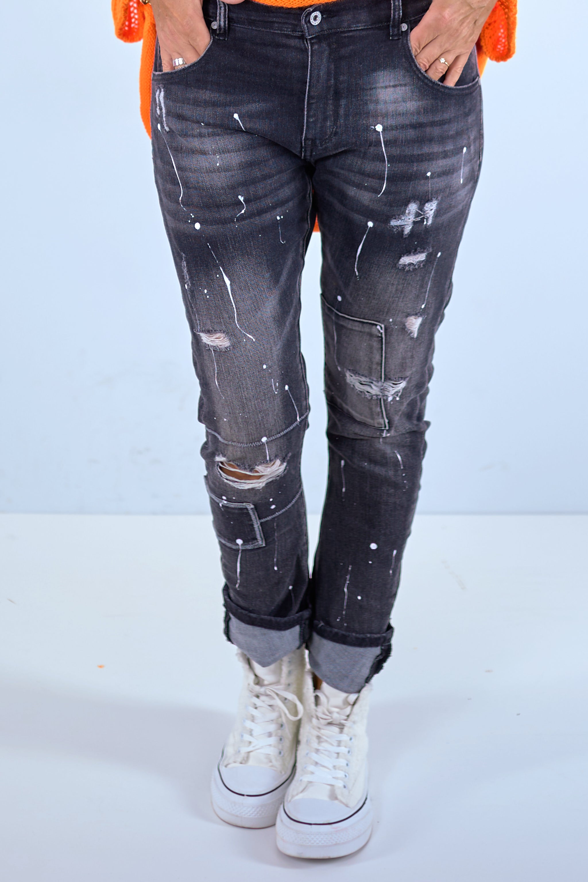 Jeans mit breitem Aufschlag, schwarz-used
