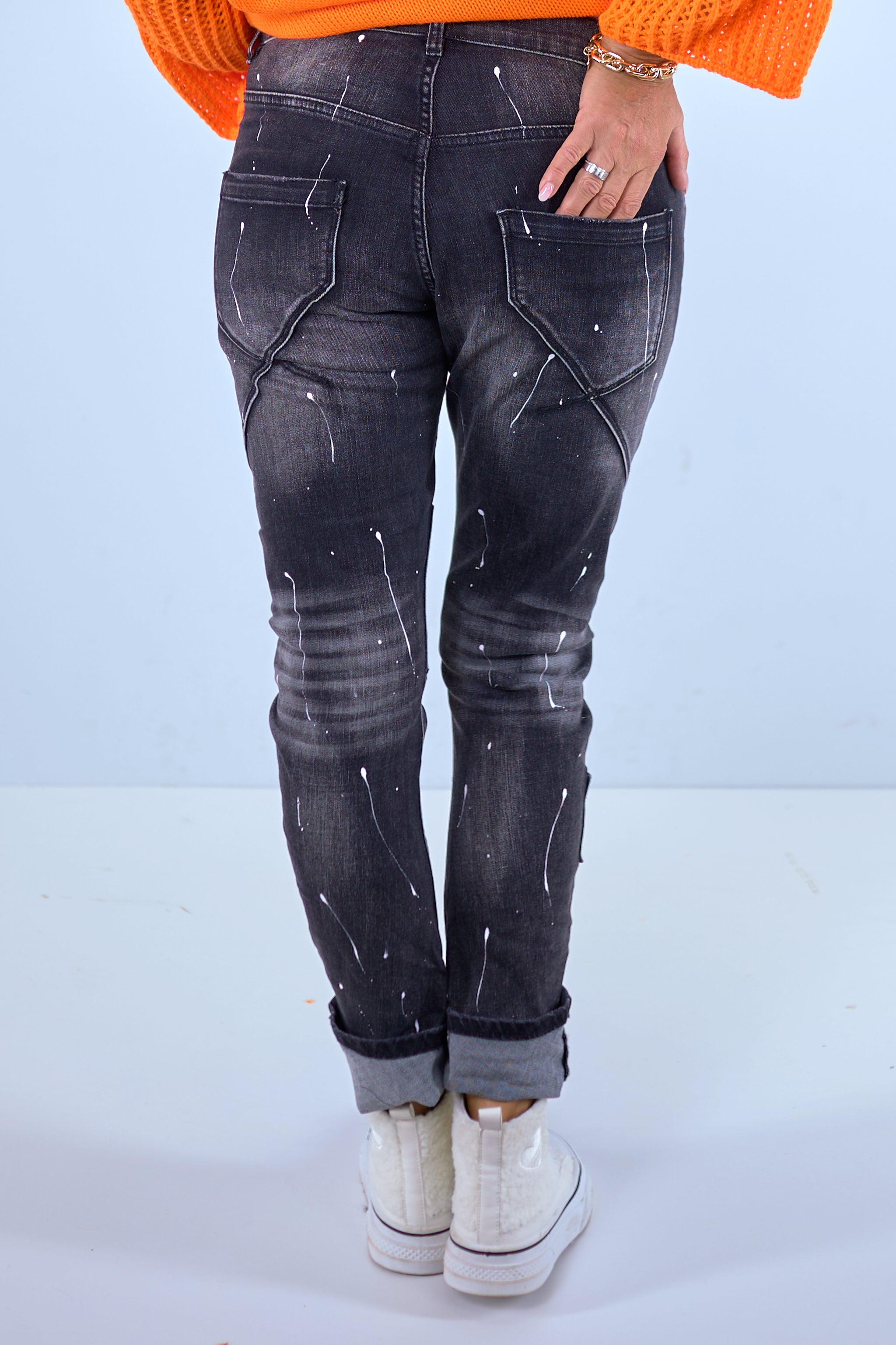 Jeans mit breitem Aufschlag, schwarz-used