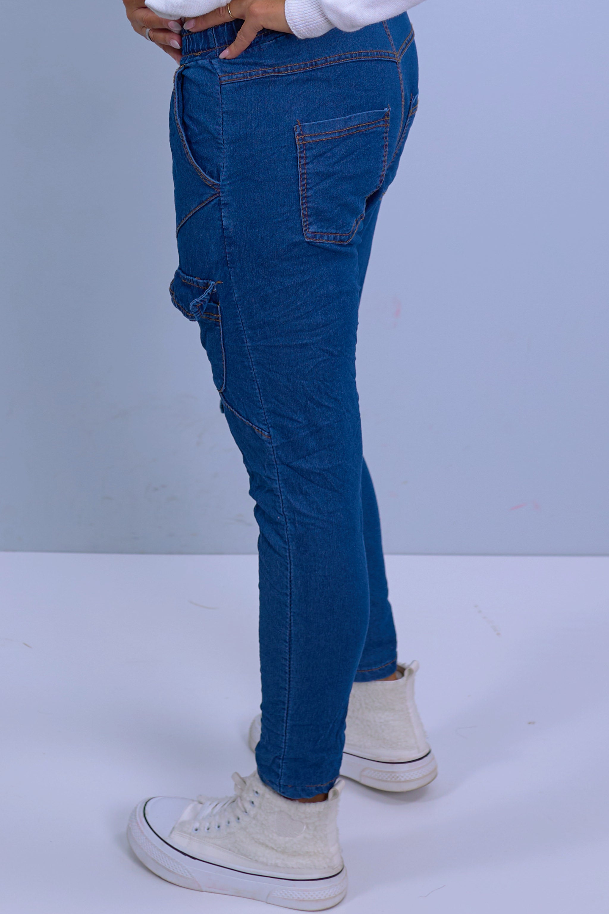 Baggy Hose in Jeans-Optik mit aufgesetzten Taschen, blau