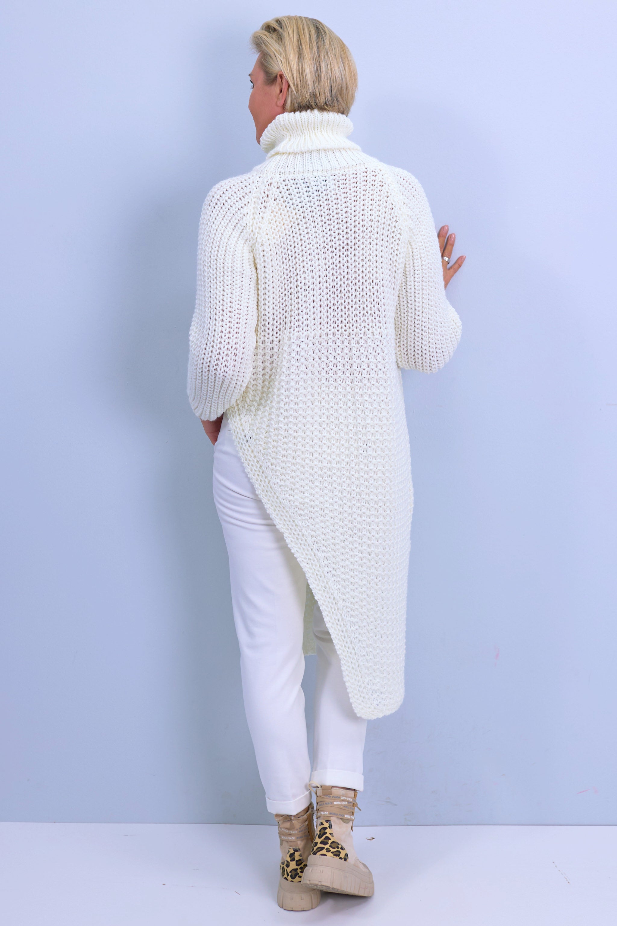 Long sweater, asymmetrical with raglan sleeves, ecru