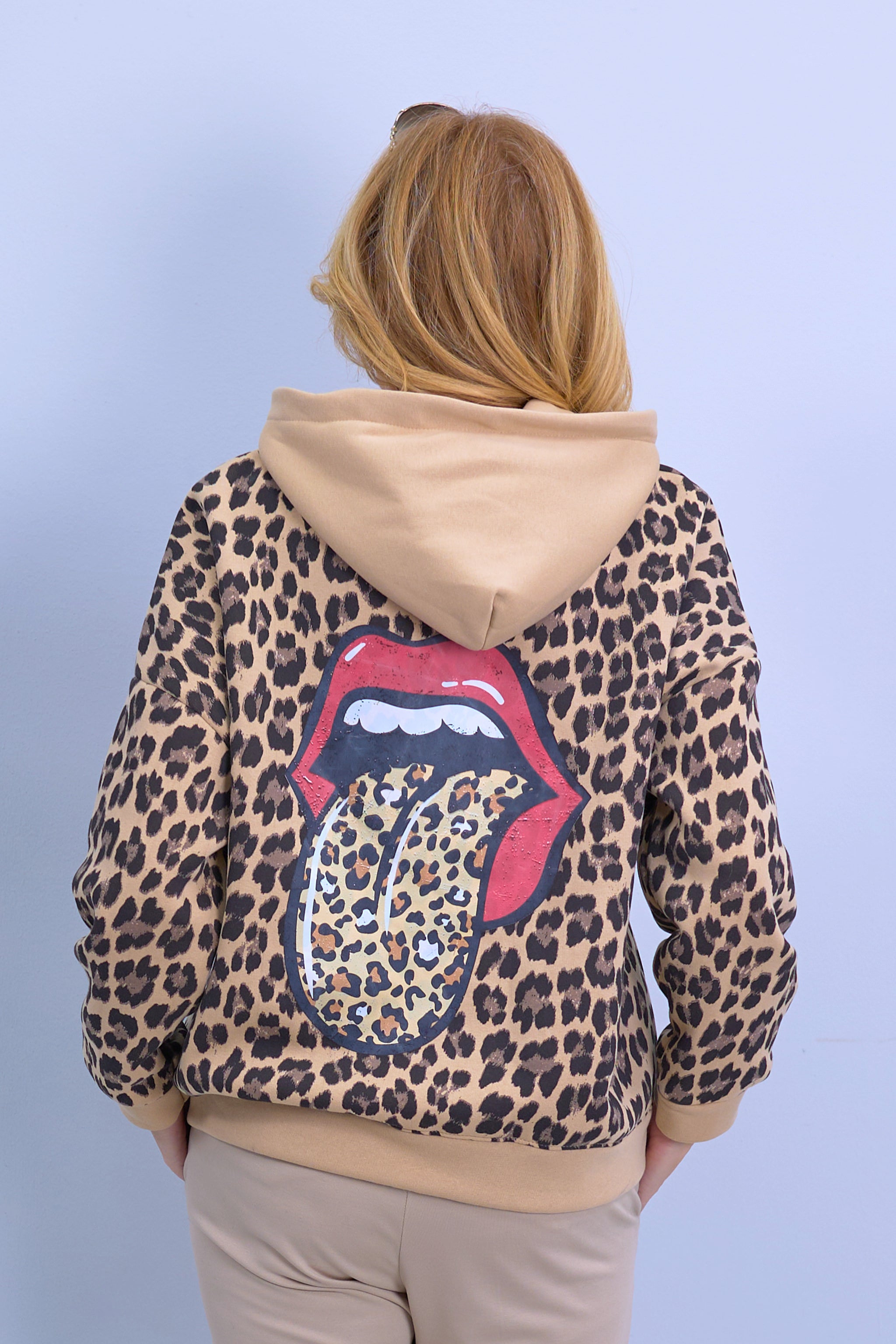 Leo hoodie with mouth, leo-beige