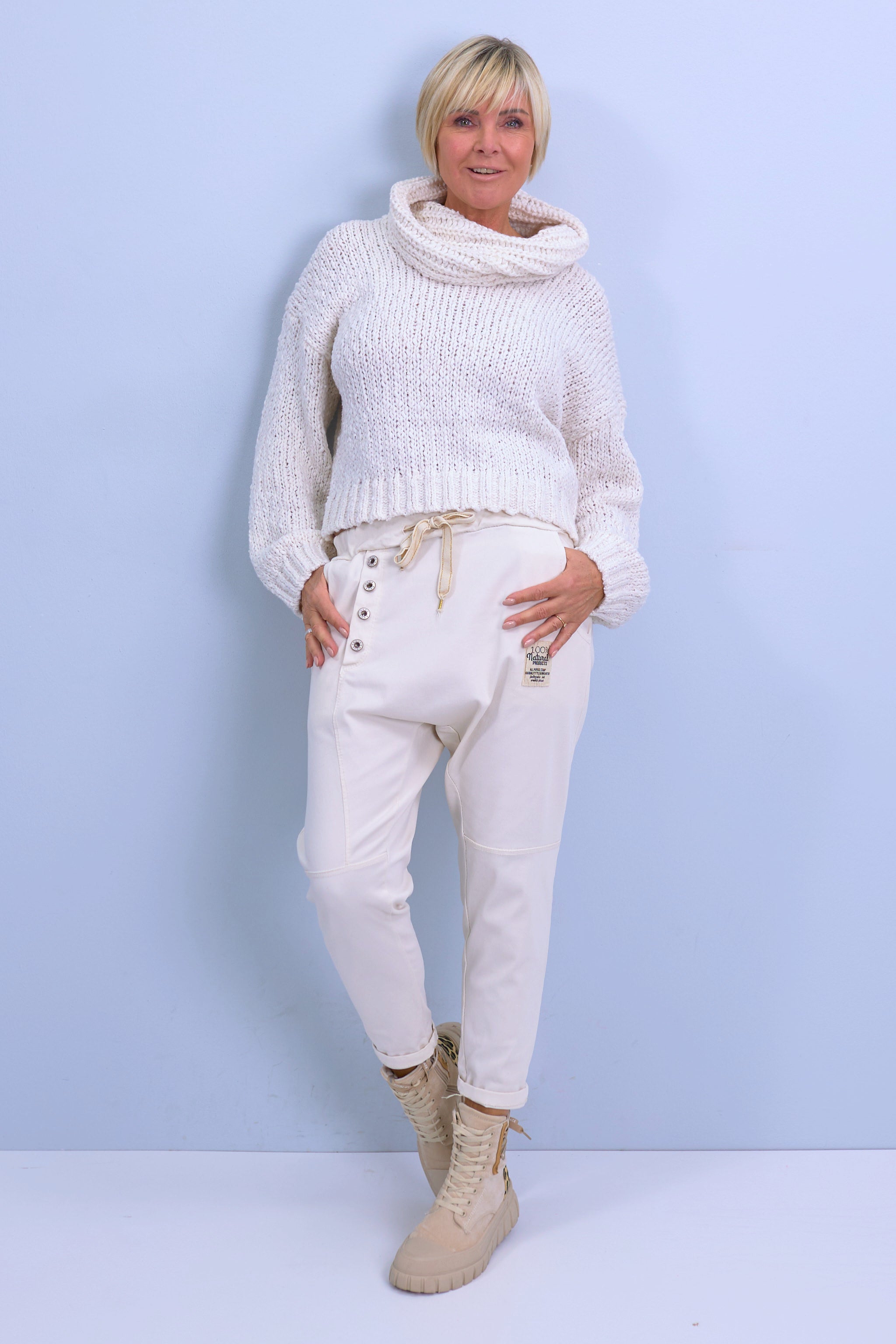 Knitted sweater with a turtleneck, ecru