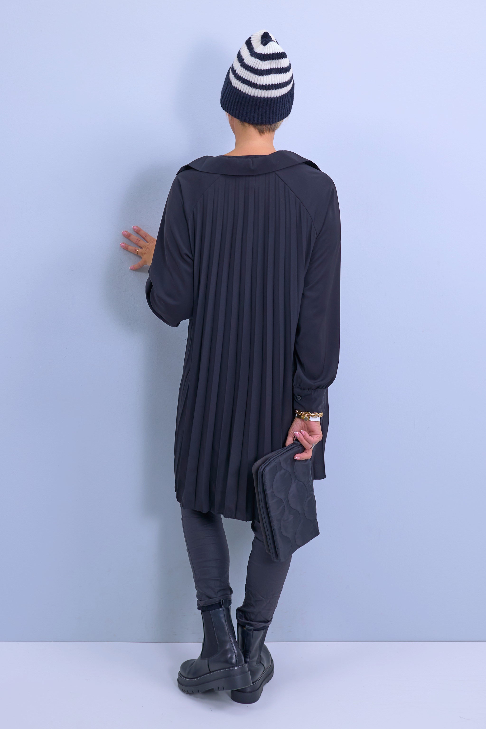 Long blouse with pleats, black