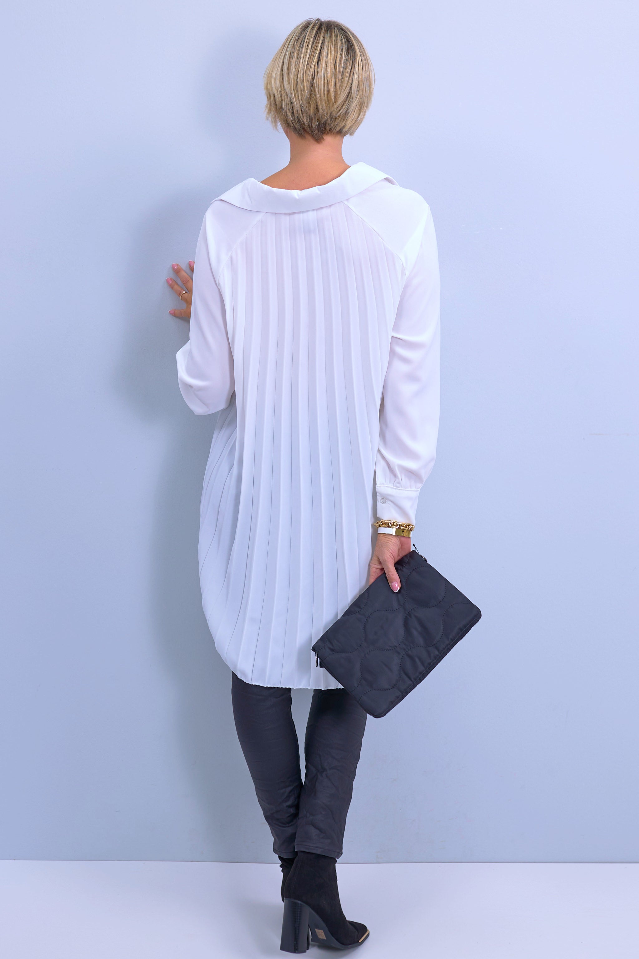 Long blouse with pleats, white