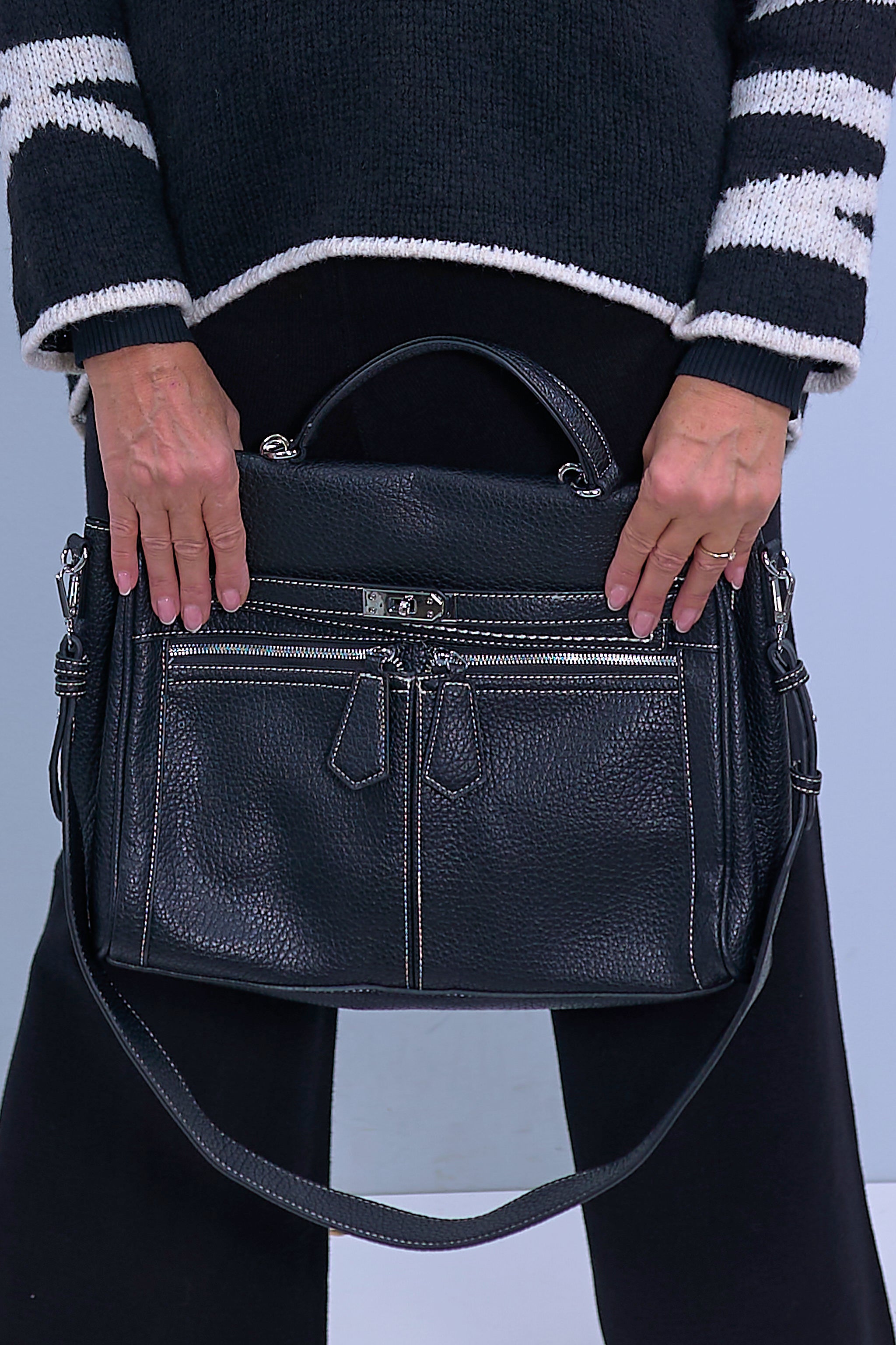 Fashionable handle bag, black