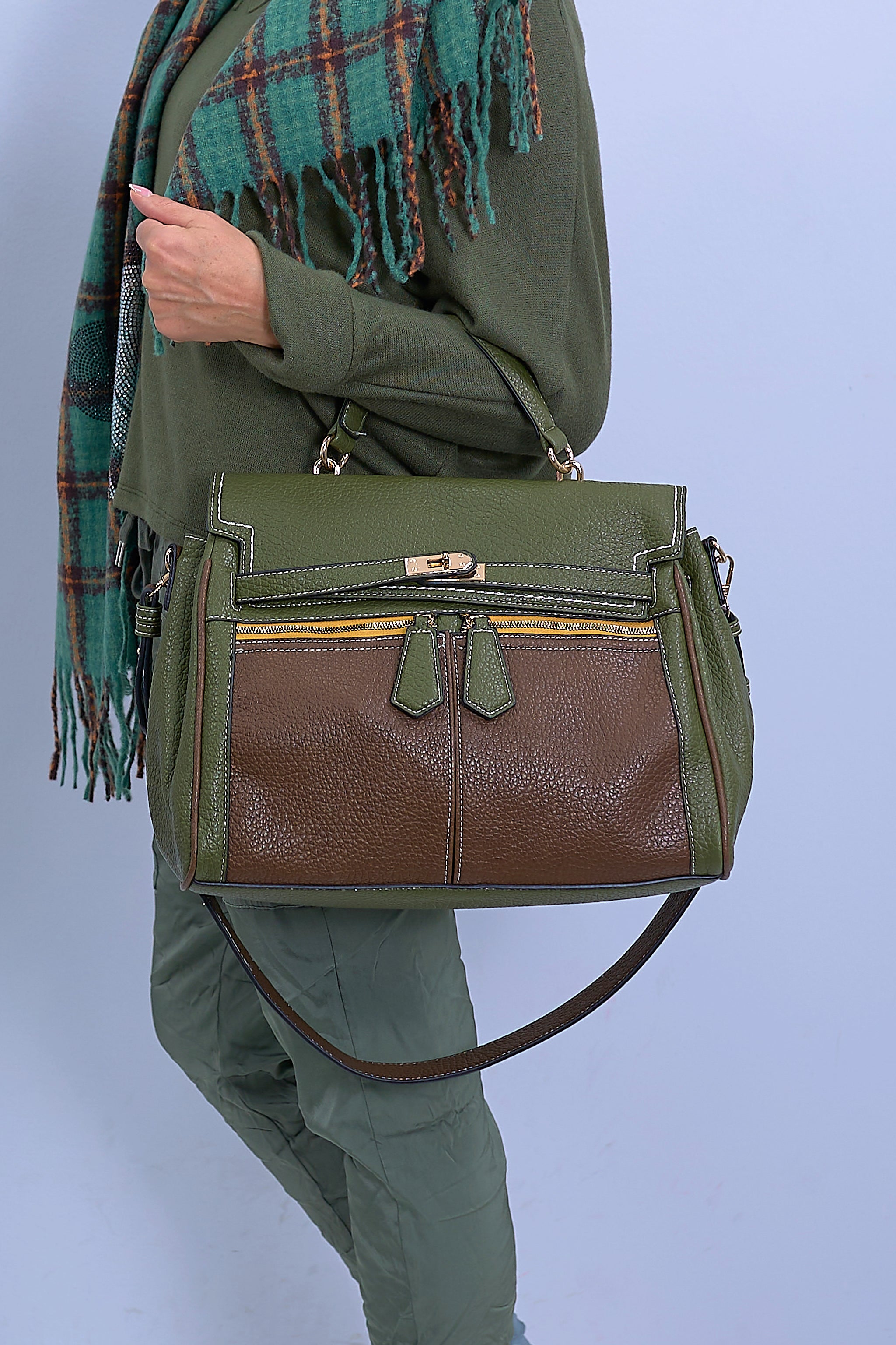 Fashionable handle bag, khaki-brown