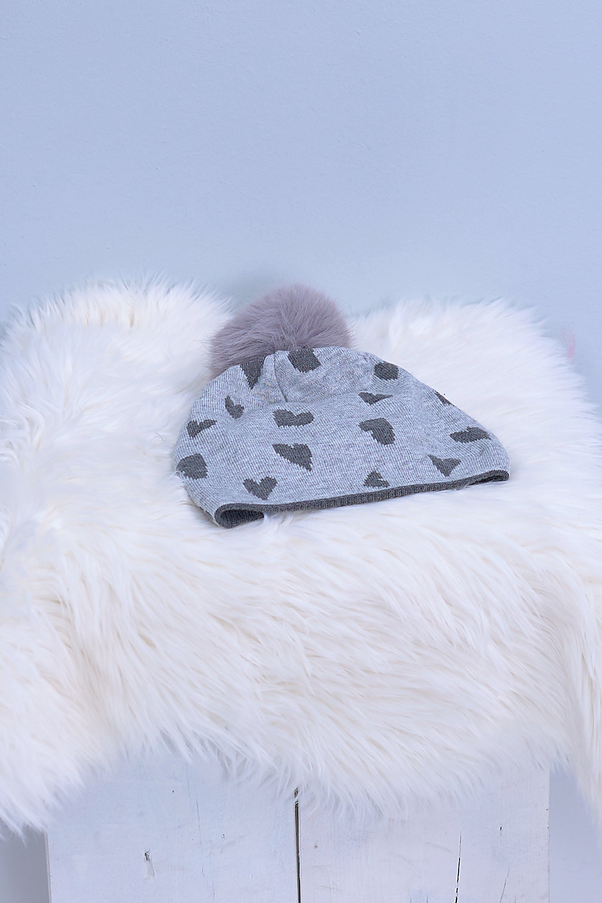 Heart hat with bobble, grey