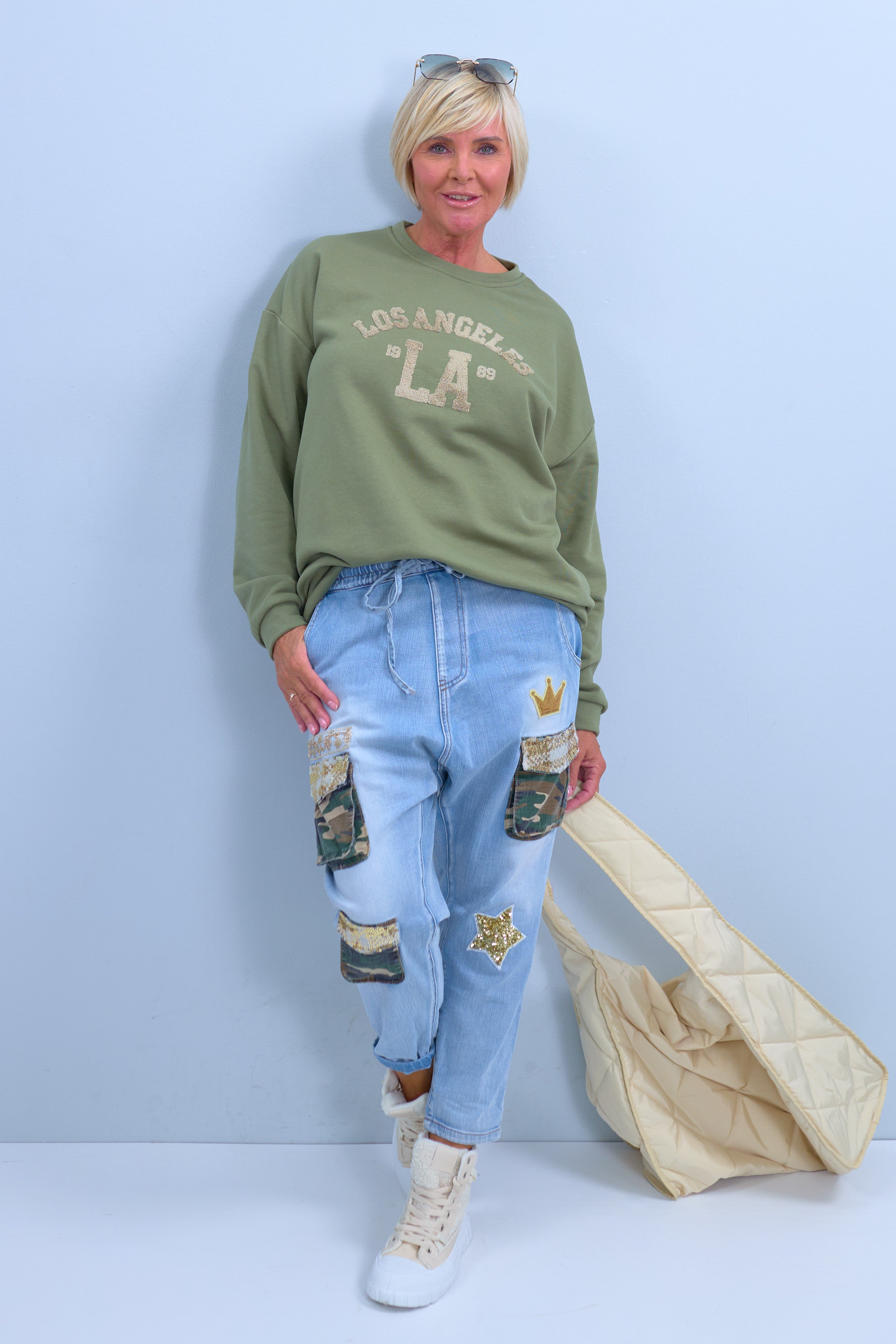 Sweatshirt mit aufgeflocktem LA Schriftzug, khaki-oliv