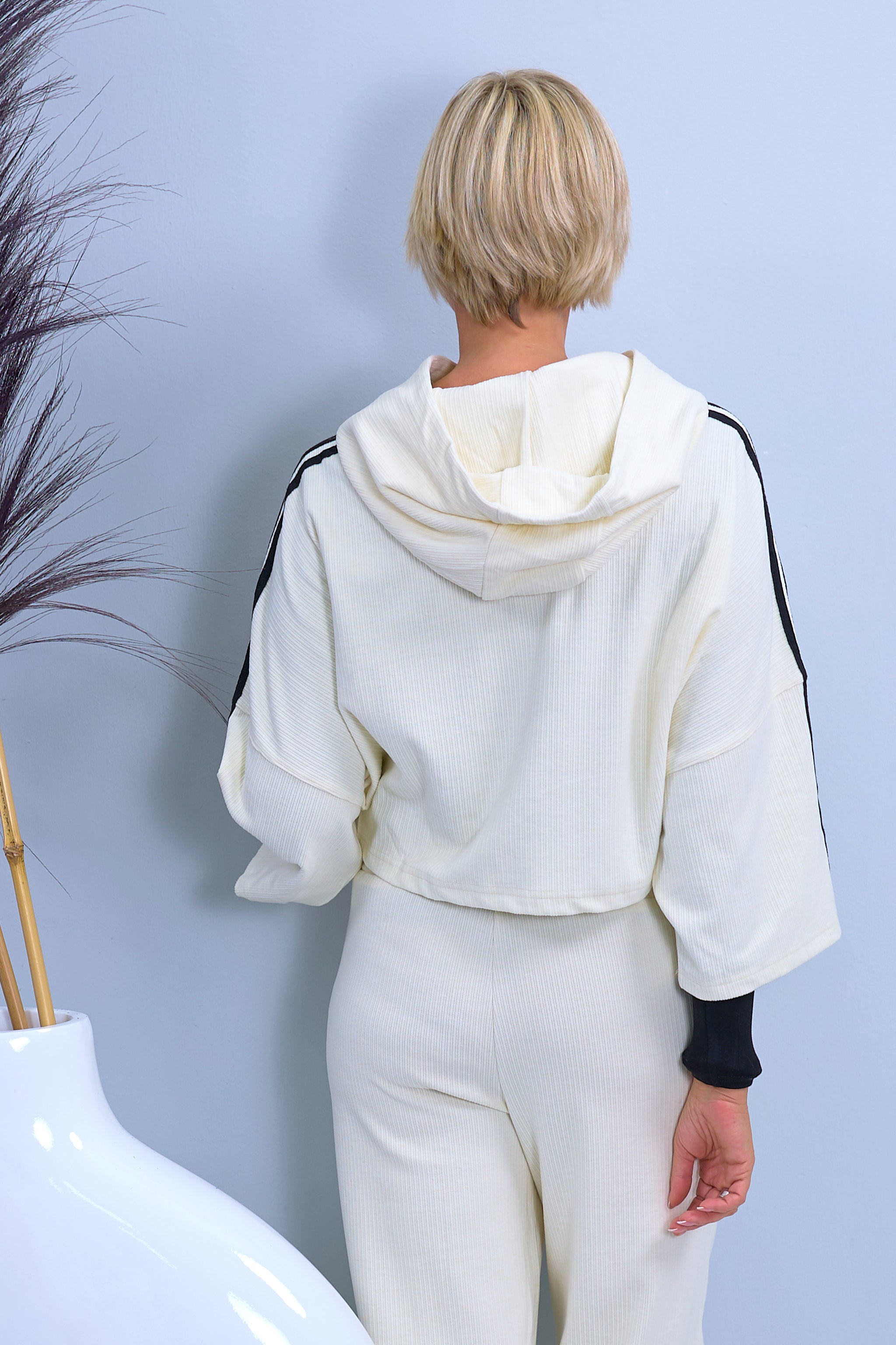 Cropped hoodie with ribbed structure, cream