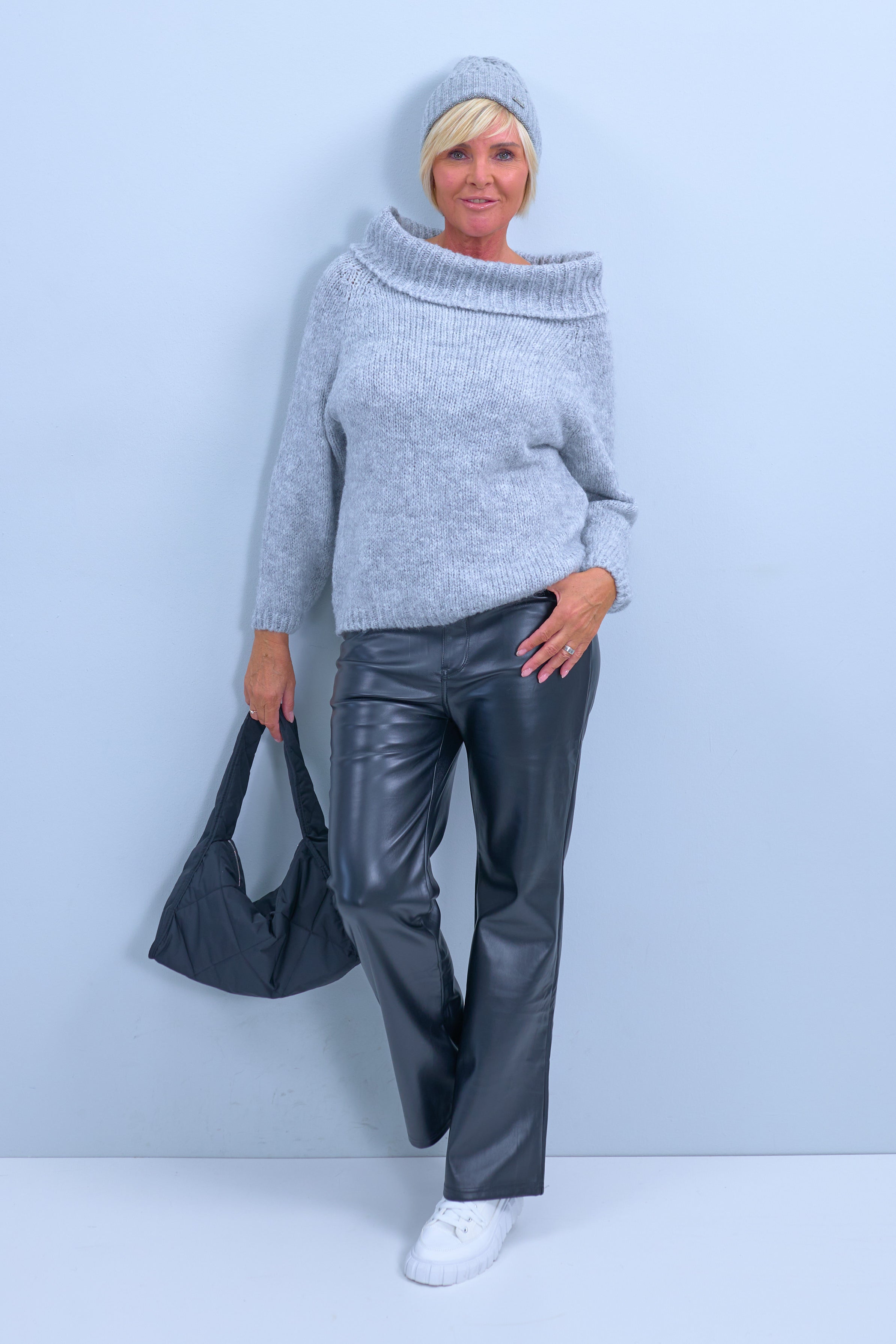 Strick-Pullover mit weitem Rollkragen, grau